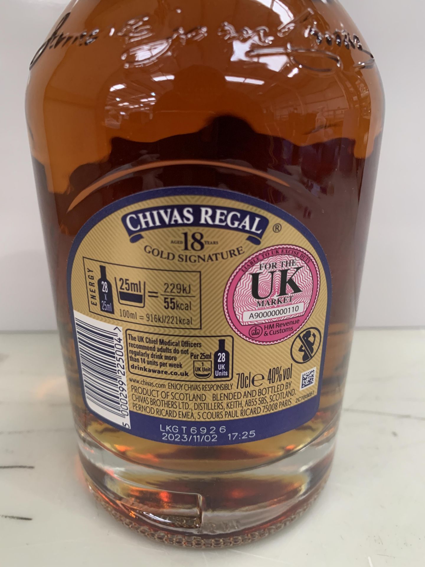 A Bottle of Chivas Regal Eighteen Year Aged Gold Signature Whisky 70cl 40% - Image 3 of 3