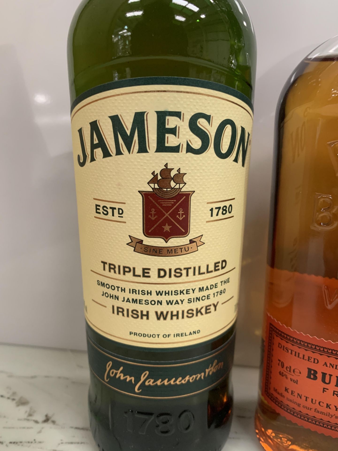 4 x Bottles of Whiskey Including: Bulleit Bourbon 70cl 45%; Jameson Orange Irish Whiskey 70cl 35%; 2 - Bild 2 aus 7
