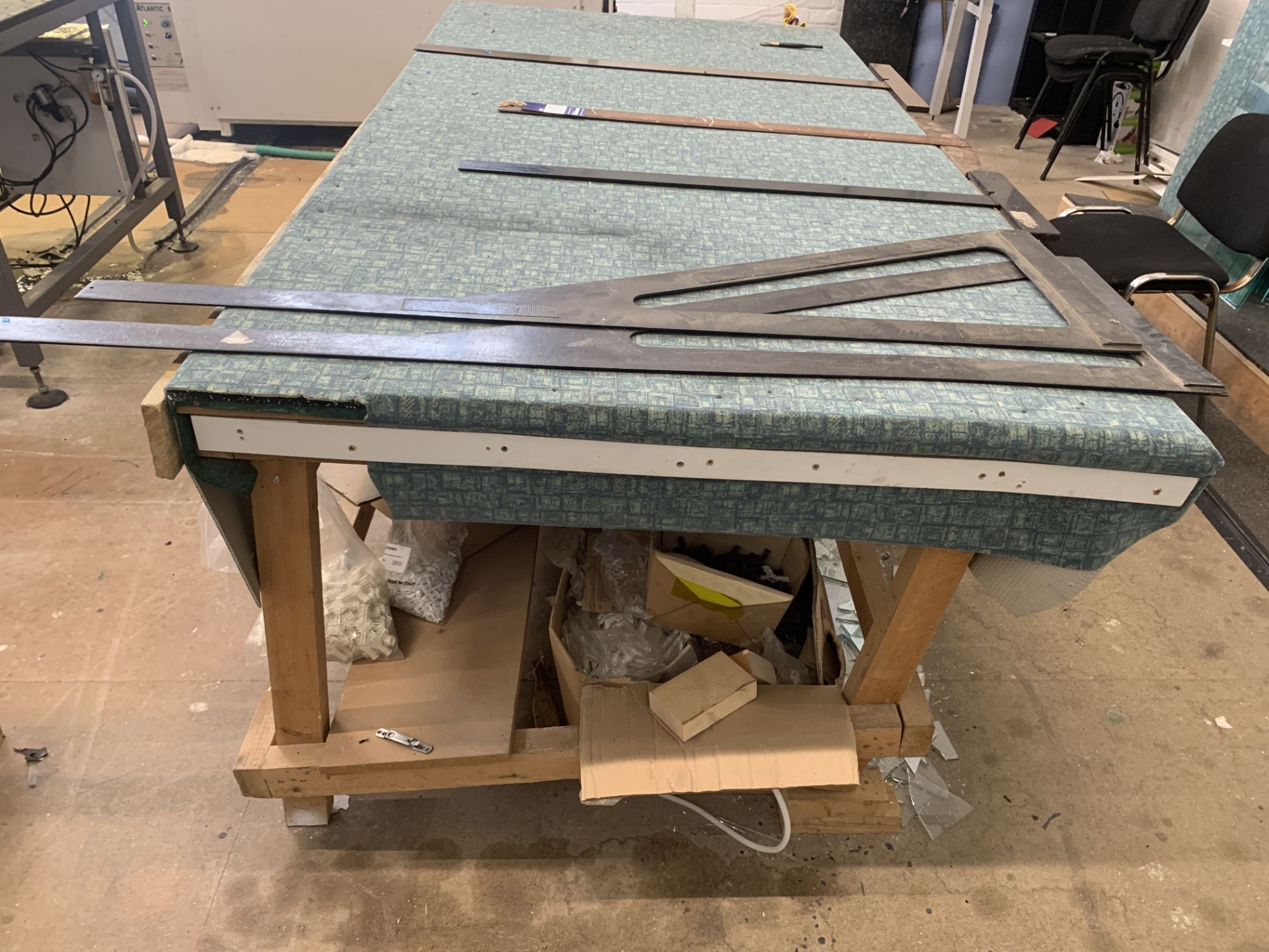 Bespoke Sloped Glass Cutting Table - Bild 2 aus 5