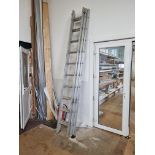 Aluminium triple extending ladder