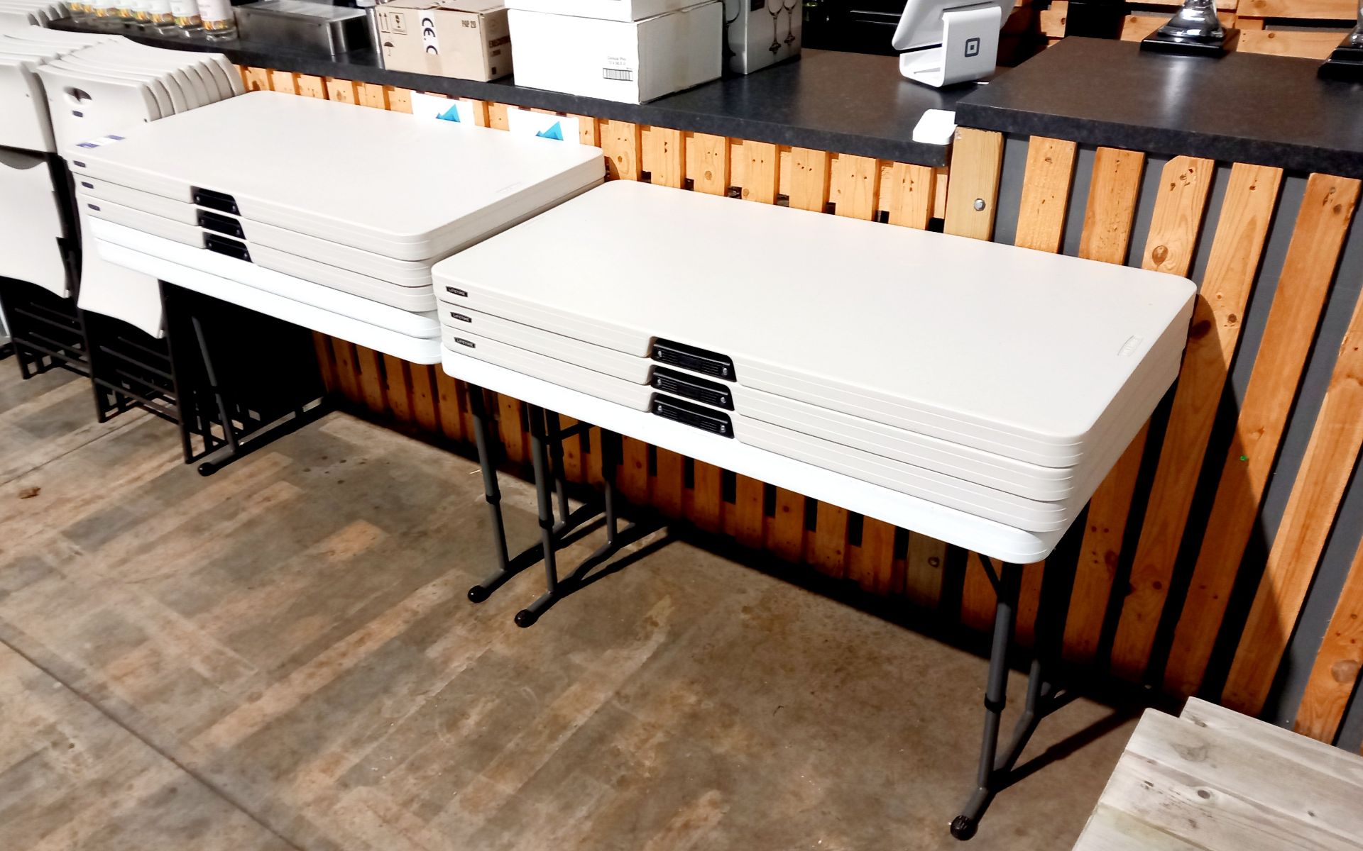 15 Folding tables