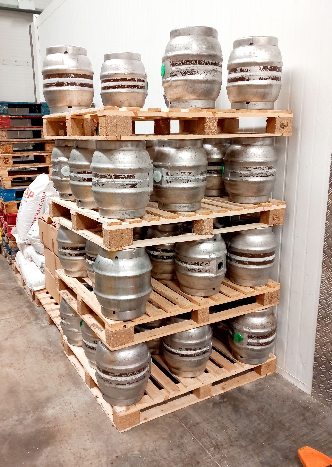 The company’ rights to Big Bog Brewing Company Limited owned Casks located at the trading premises - Bild 5 aus 5