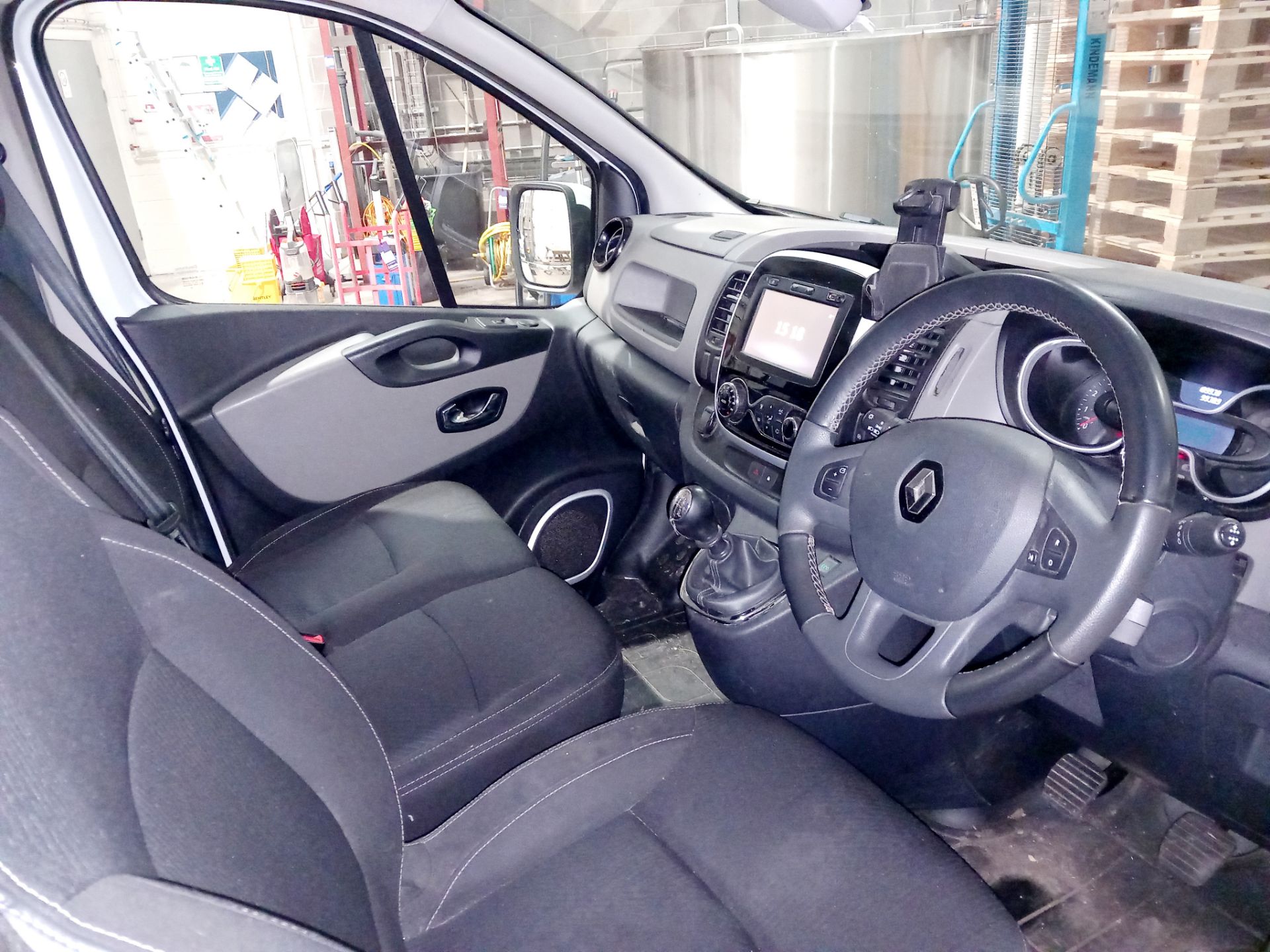 Renault Trafic LL29 LWB Diesel Energy DCI 125 Sport Nav Panel Van Registration MA18 USZ, Date of - Bild 6 aus 8