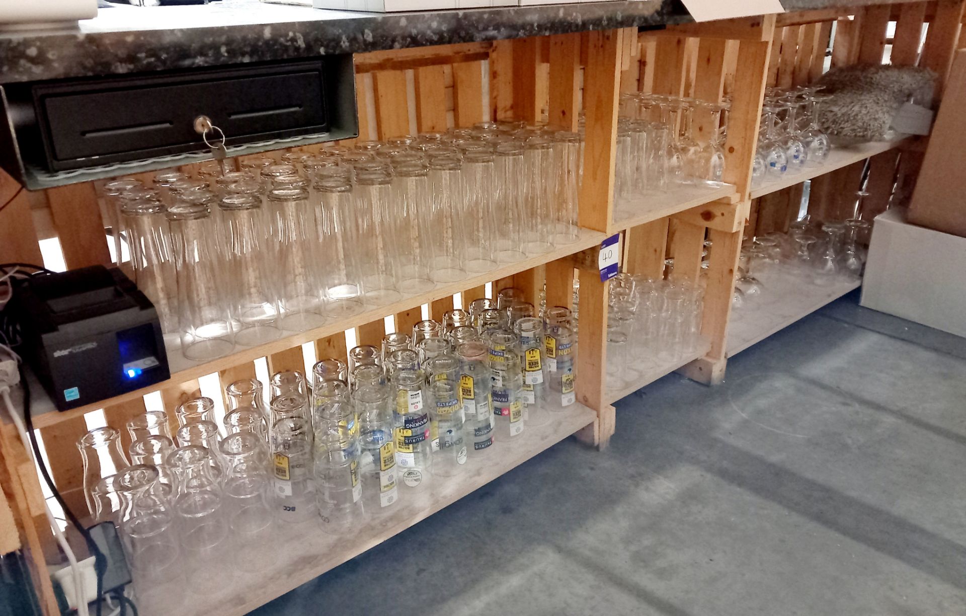 Large quantity of various glassware