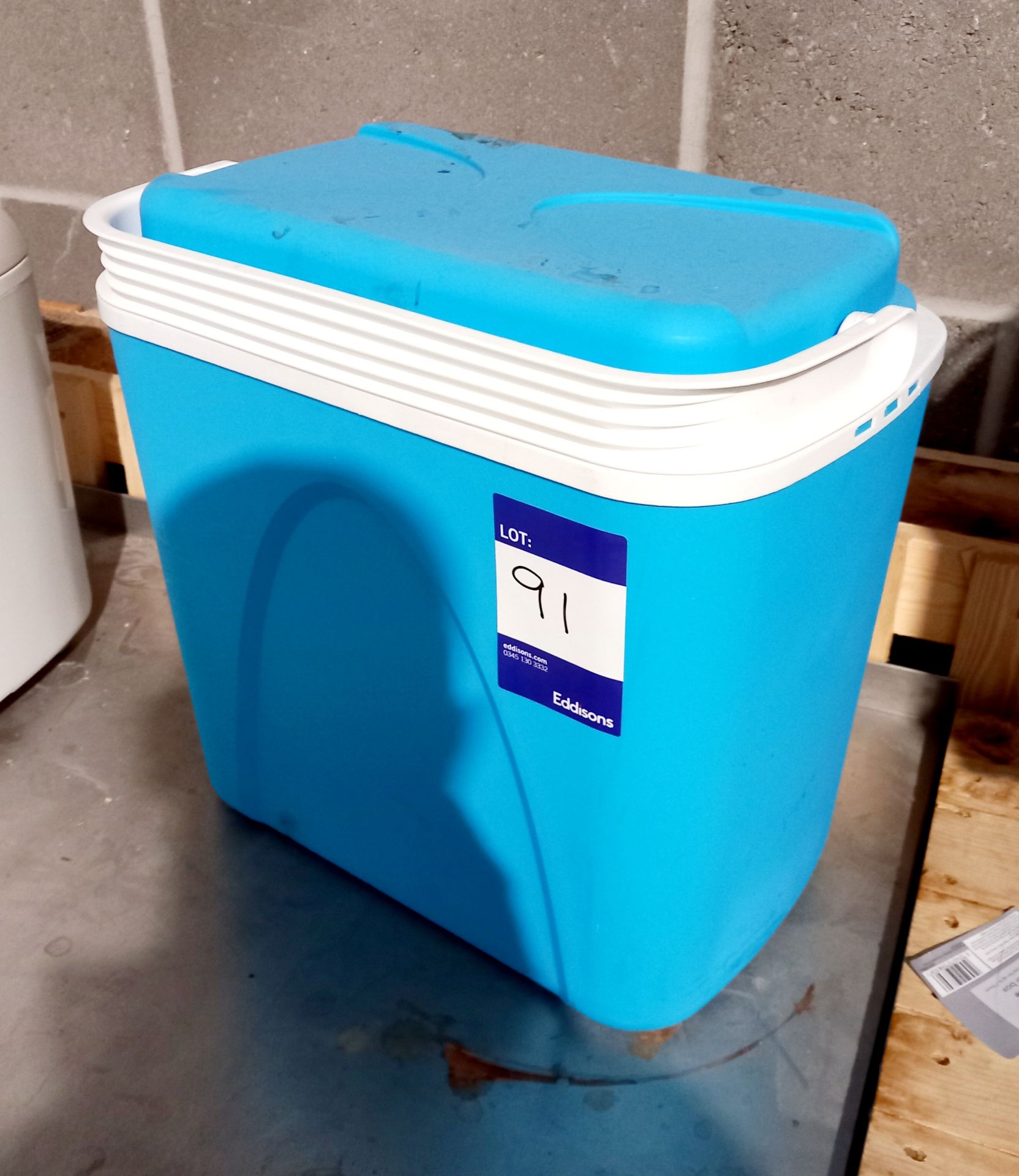 24 Litre cool box