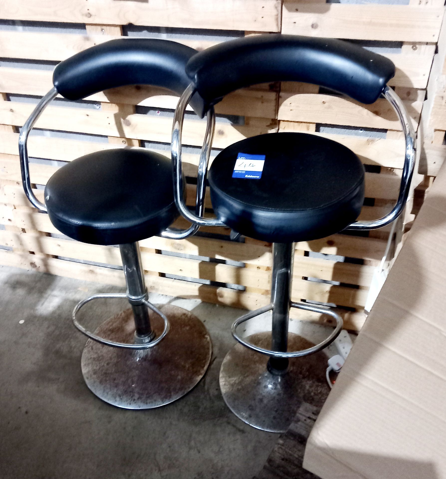 2 x stools