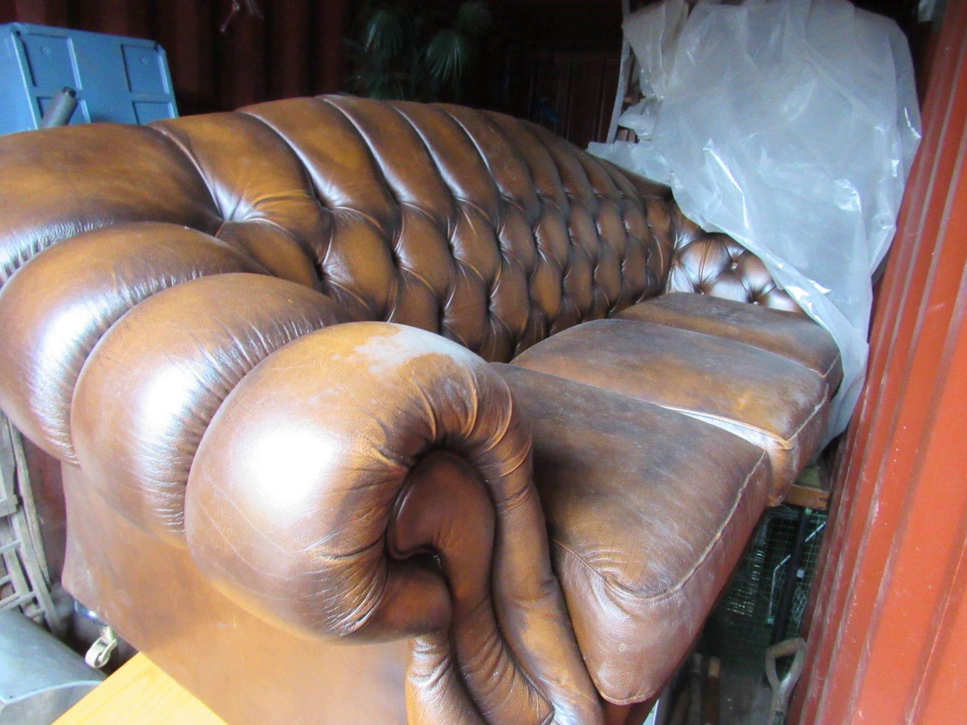 Thomas Lloyd Button Back Leather Chesterfield Sofa - Image 2 of 5
