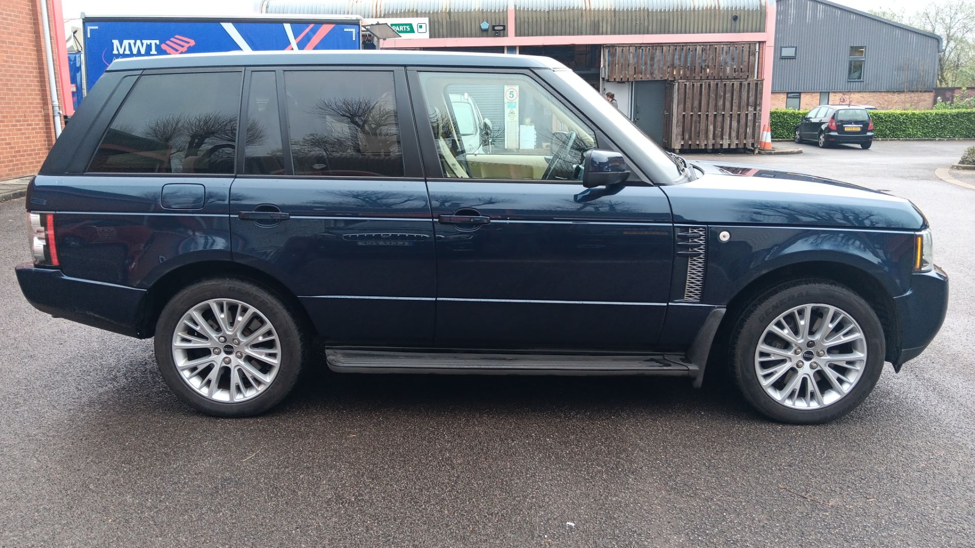 Land Rover Range Rover Special Editions 4.4 TDV8 Westminster 4dr 8 speed Auto, Registration L80 PCG - Image 8 of 28