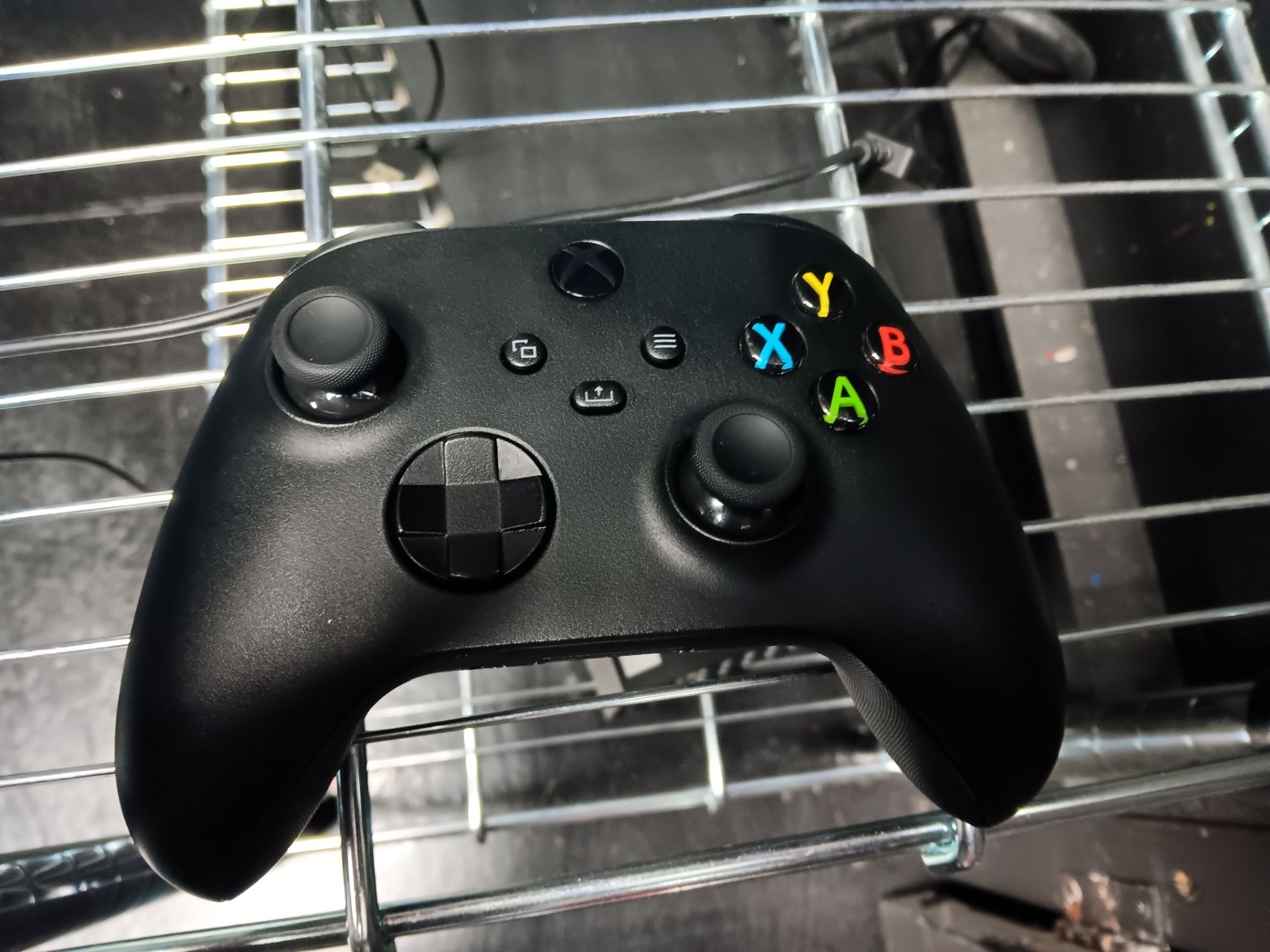 Microsoft Xbox Series X Games Console with Controller - Bild 2 aus 2