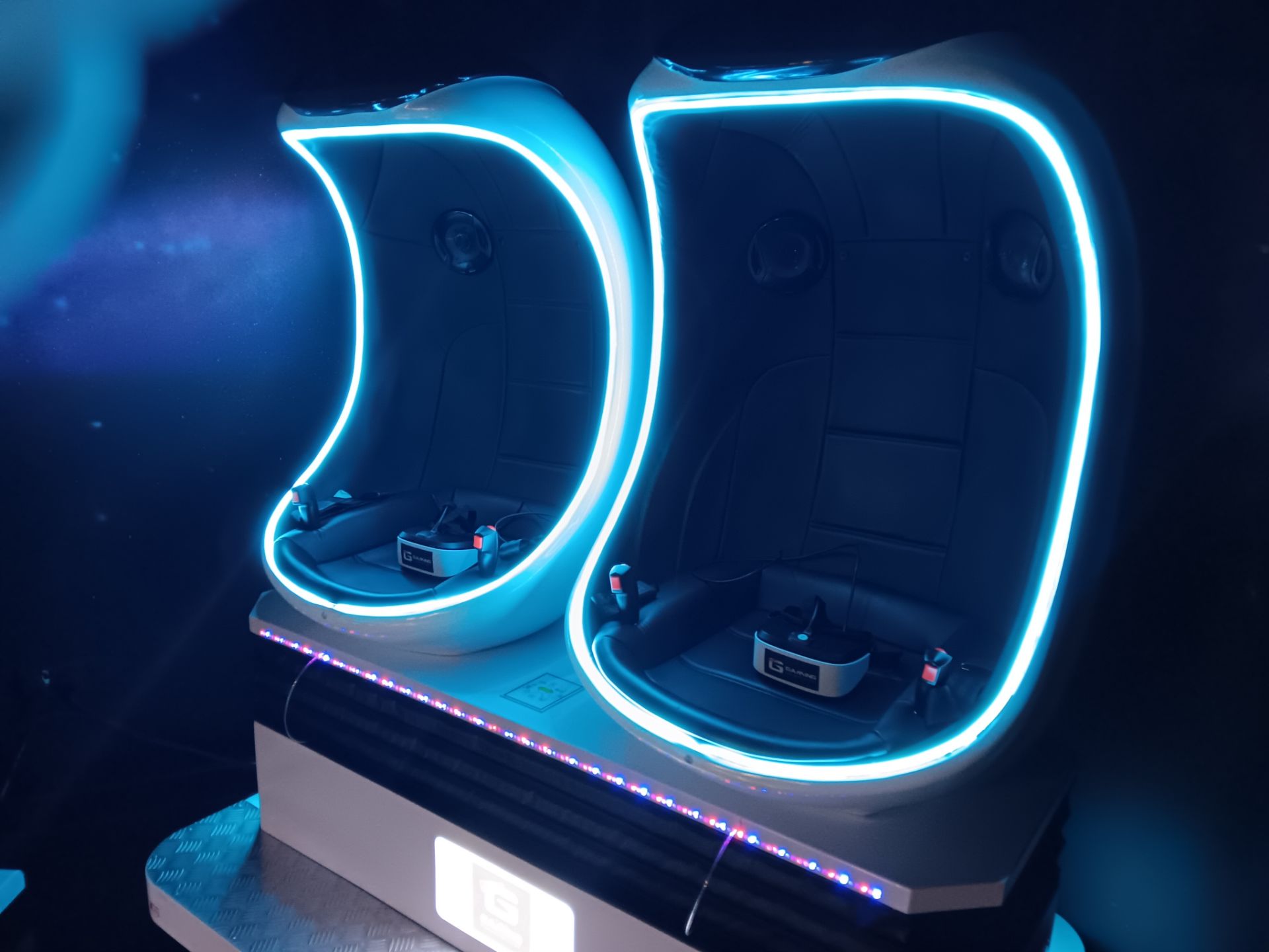 Movie Power 2-Person Twin Pod VR Motion Ride Cinema/Games Simulator – Cost New £9,600 – Buyer to - Bild 4 aus 4