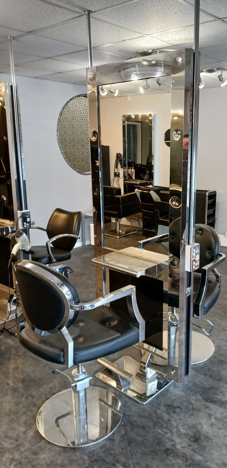Double Sided Salon Station, comprising mirror with integrated shelf, footrest, with 2 x salon swivel