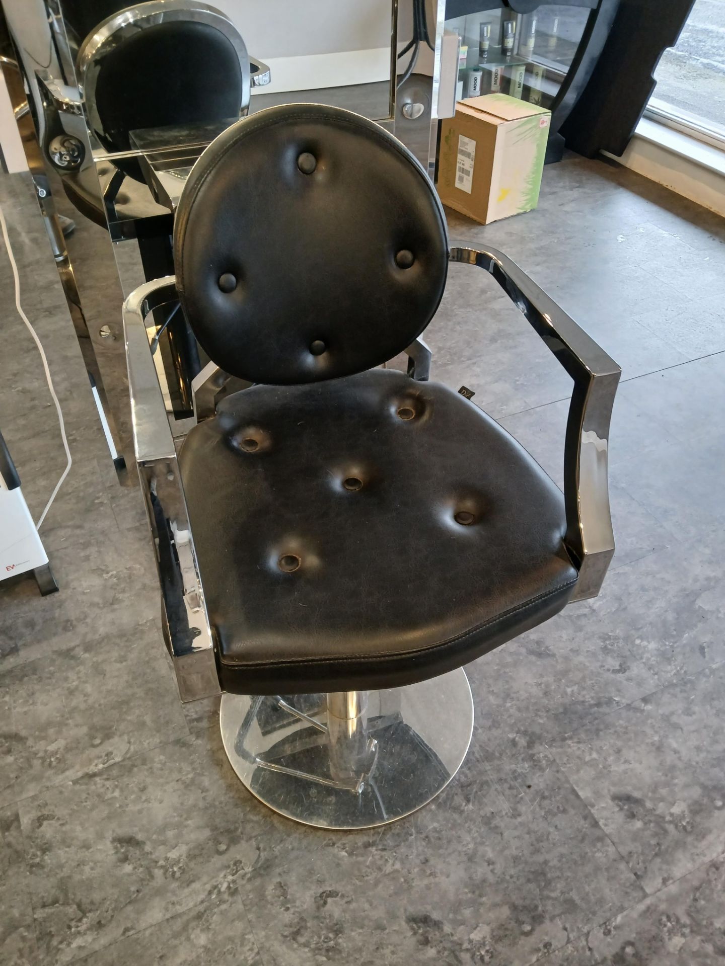 Double Sided Salon Station, comprising mirror with integrated shelf, footrest, with 2 x salon swivel - Image 3 of 4