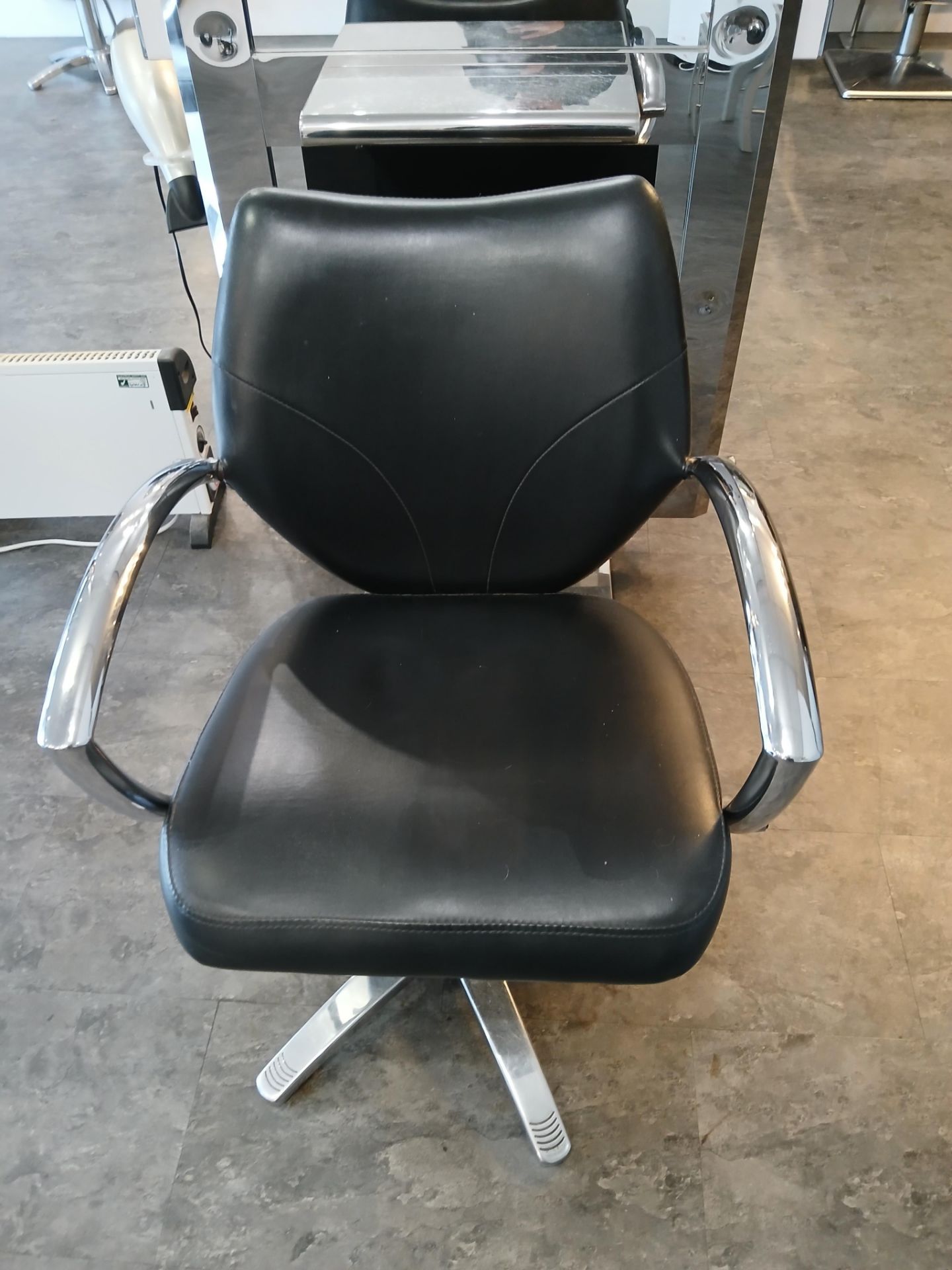 Double Sided Salon Station, comprising mirror with integrated shelf, footrest, with 2 x salon swivel - Image 4 of 4