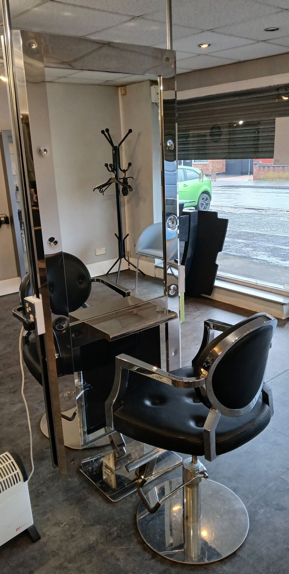 Double Sided Salon Station, comprising mirror with integrated shelf, footrest, with 2 x salon swivel - Image 2 of 4