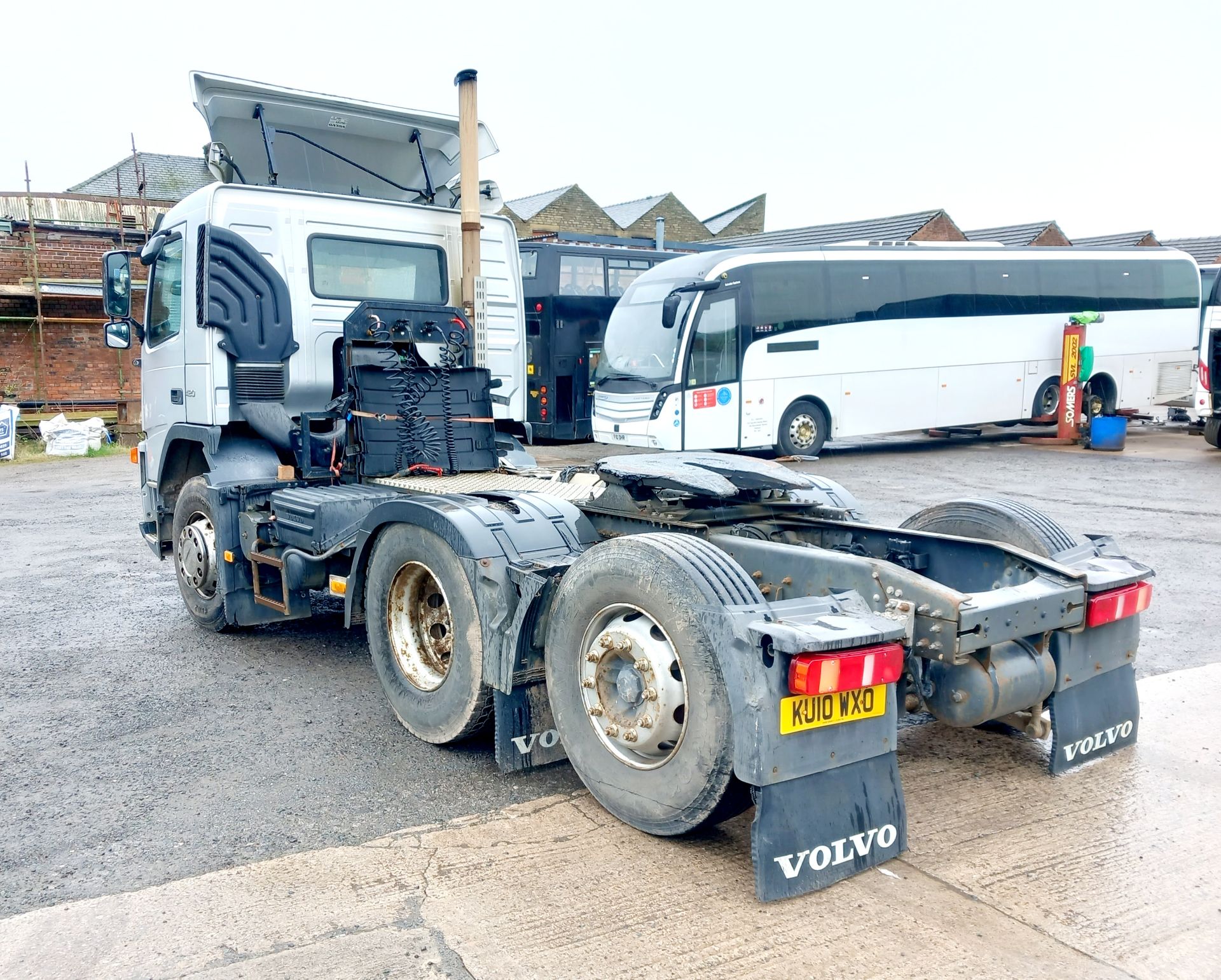 Volvo FM420 6x2 Tractor Unit Day Cab Registration KU10 WXO, 125,695 miles. MOT 31.8.2024 - Image 5 of 14