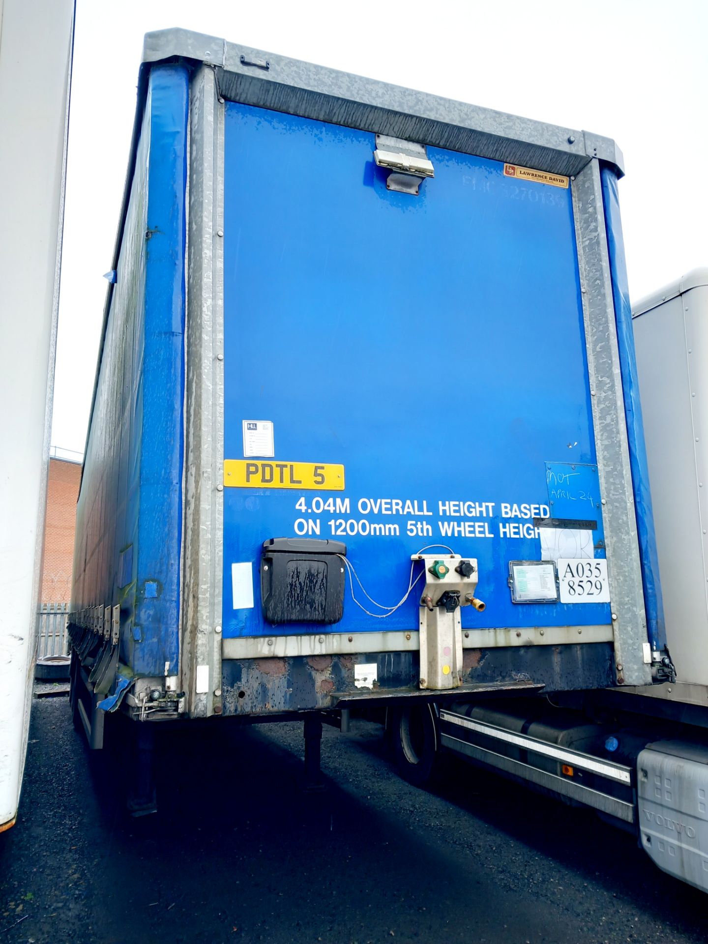 SDC Triaxle curtain Trailer (2007) C243189 MOT April 2024 - Image 2 of 6