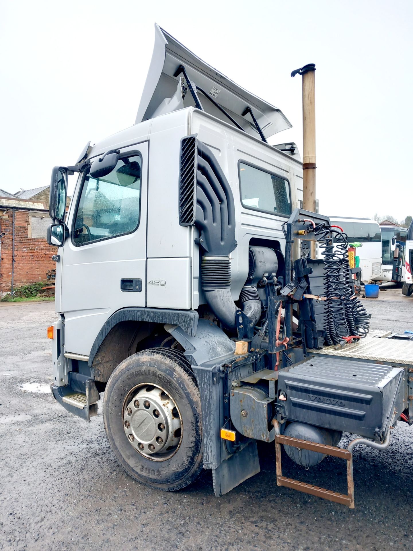 Volvo FM420 6x2 Tractor Unit Day Cab Registration KU10 WXO, 125,695 miles. MOT 31.8.2024 - Image 3 of 14