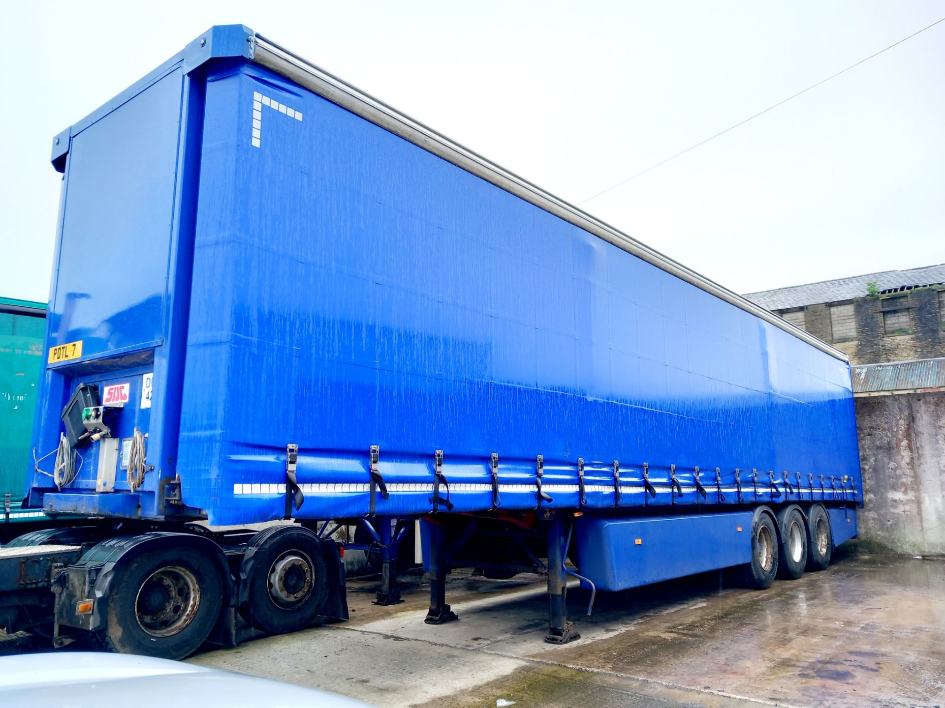 SDC Triaxle curtain Trailer (2009) C278702 MOT June 2024 - Image 4 of 6