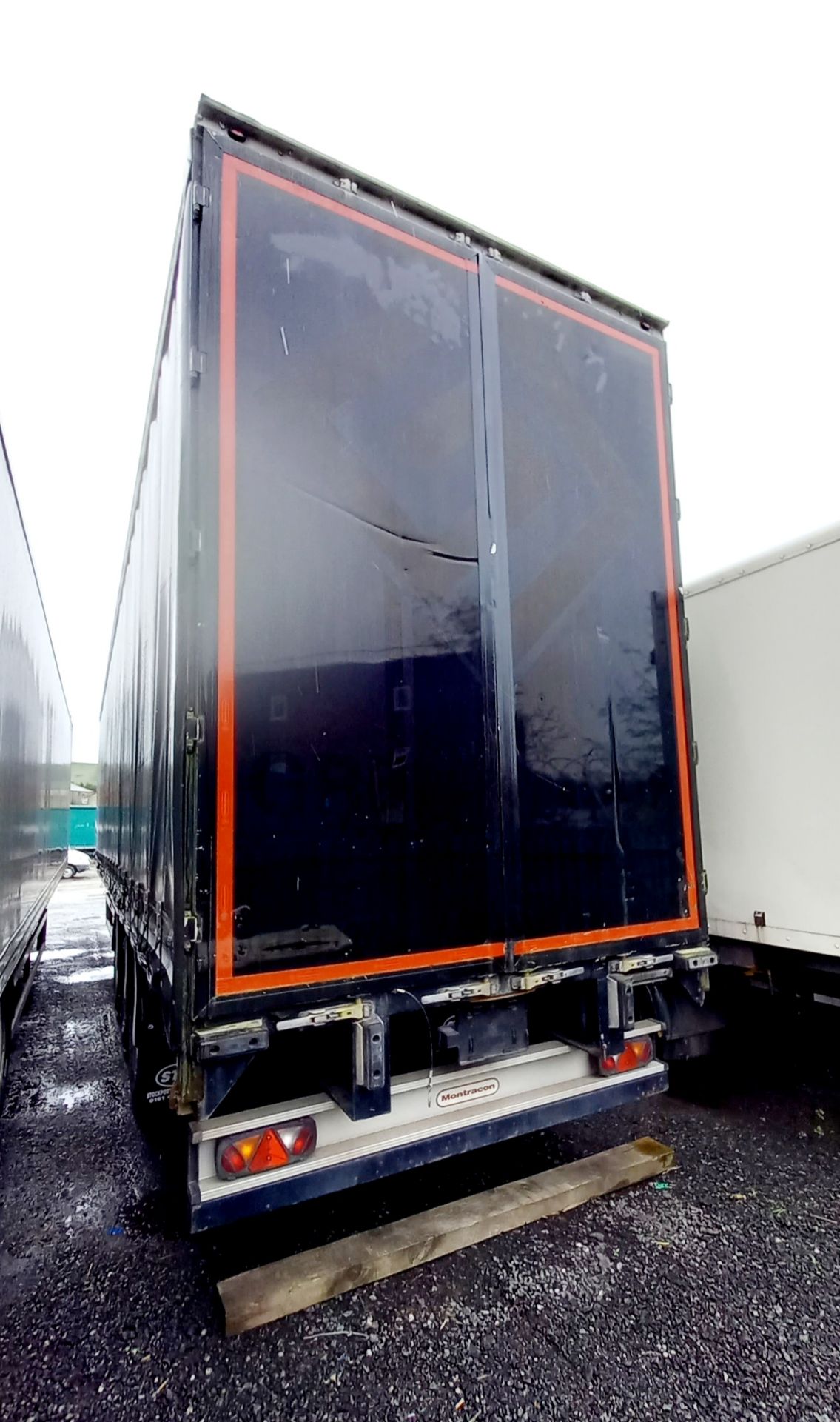 Mountracon Triaxle curtain fixed swinging deck Trailer (2015) C371783 No test (Black) - Bild 4 aus 6