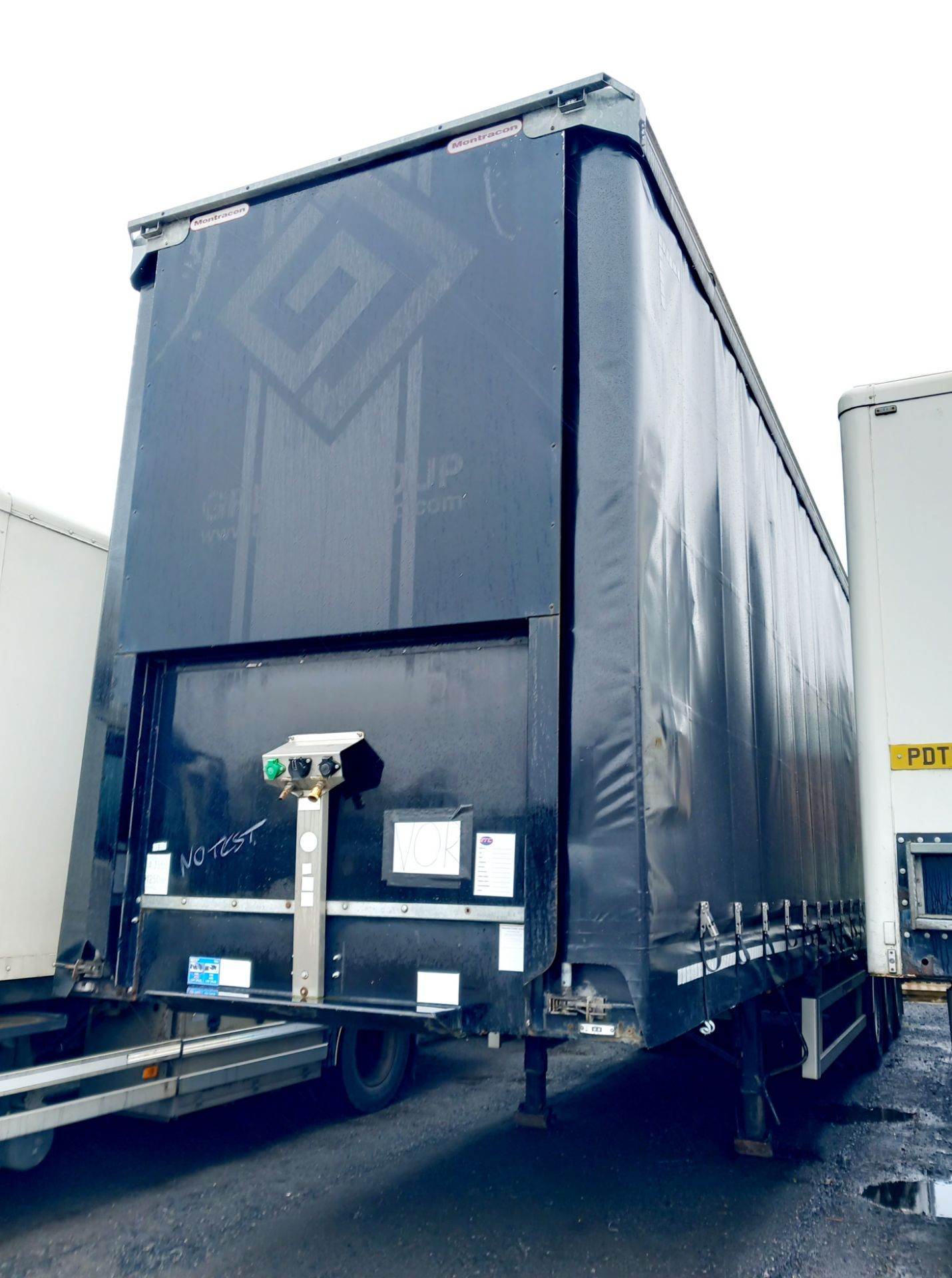 Mountracon Triaxle curtain fixed swinging deck Trailer (2015) C371783 No test (Black) - Image 2 of 6