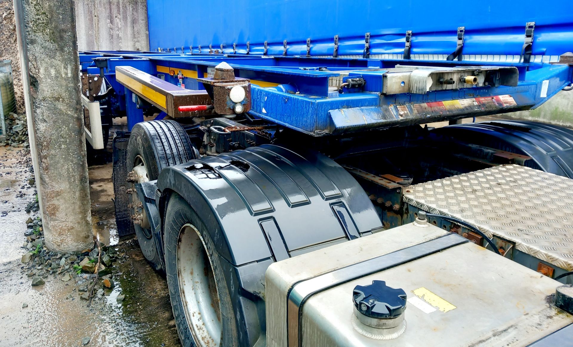 Dennison Multi-Function split skeletal twin trailer (2014) C378339/ C378346 (MOT 31.08.2024) - Image 2 of 11