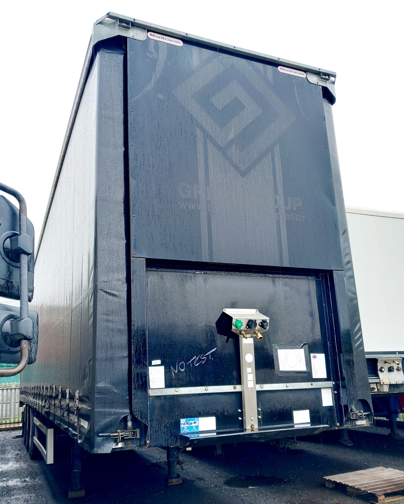 Mountracon Triaxle curtain fixed swinging deck Trailer (2015) C371783 No test (Black)