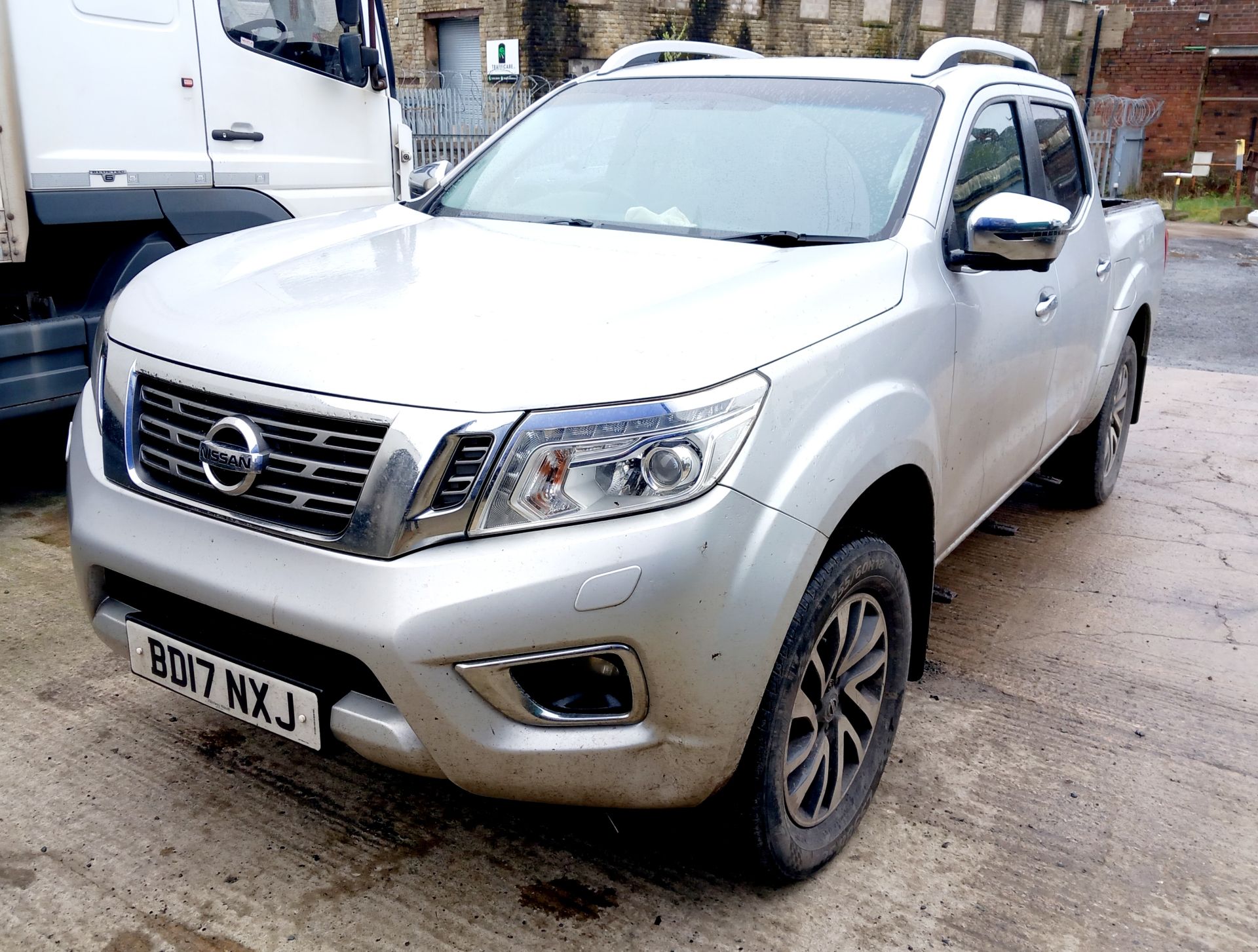 Nissan Navara Tekna 2.3dci 190 4WD Double Cab Pickup Registration BD17 NXJ, 87,740 miles, registered - Bild 2 aus 9