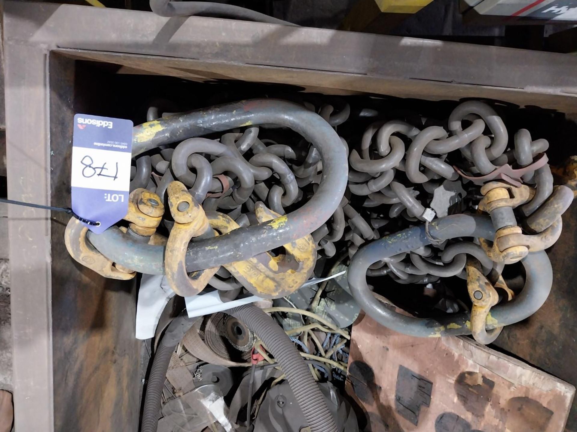 Heavy duty lifting chain and metal stillage