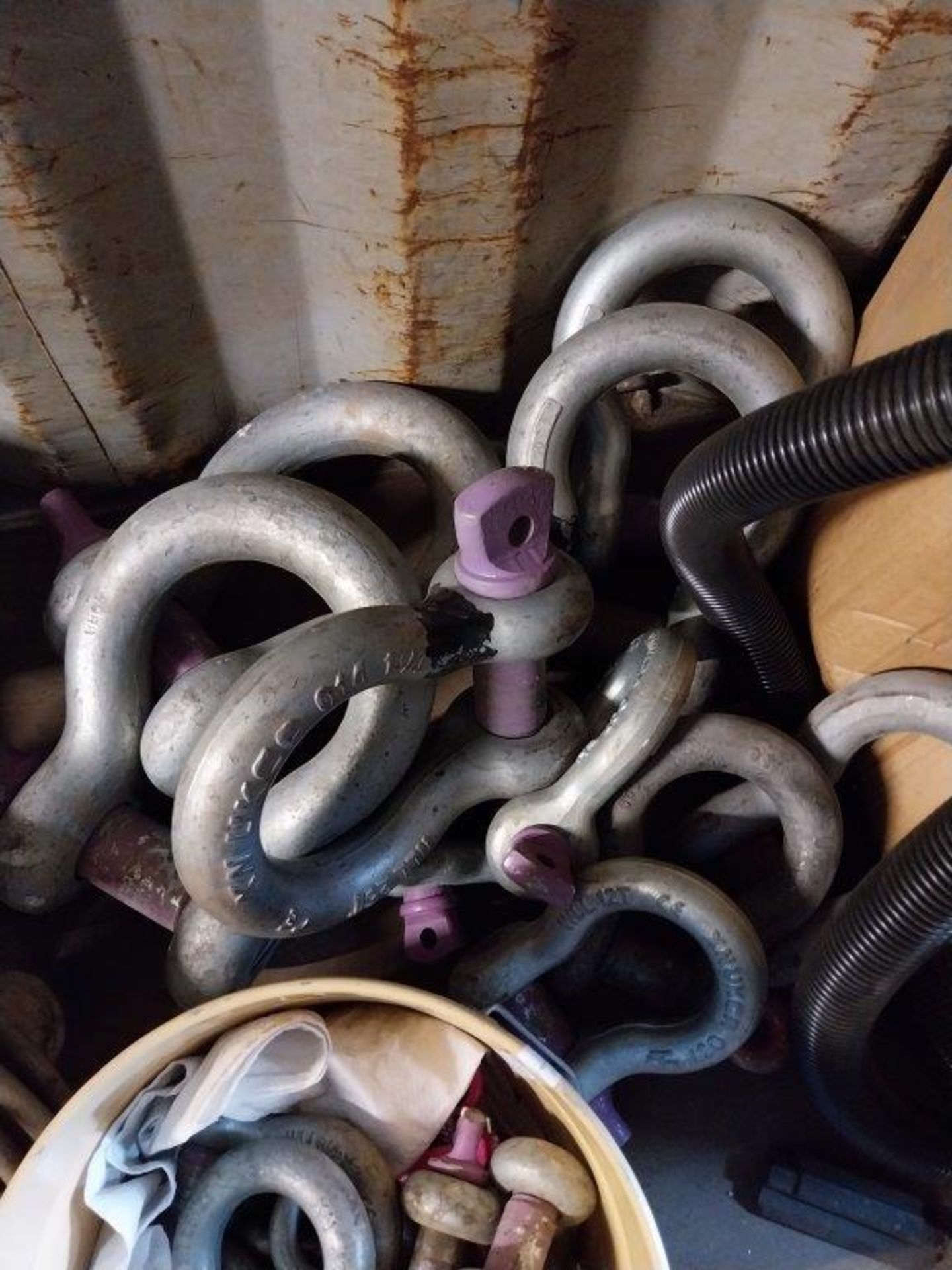 Quantity of large 35T, 12T, 25T, 8.5T shackles and 2 x 3 phase leads - Image 3 of 4