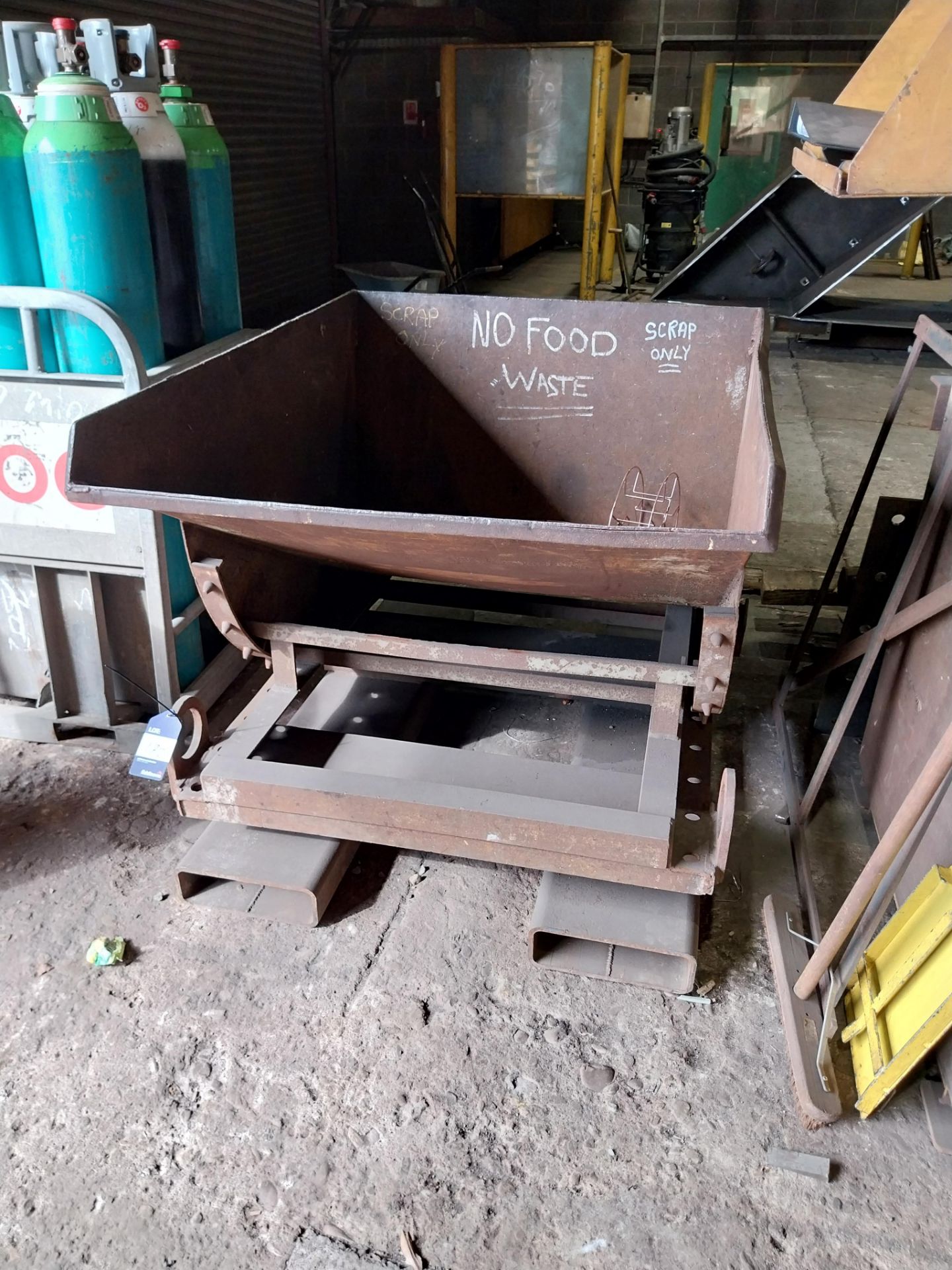 Heavy duty tipping skip - Image 2 of 3