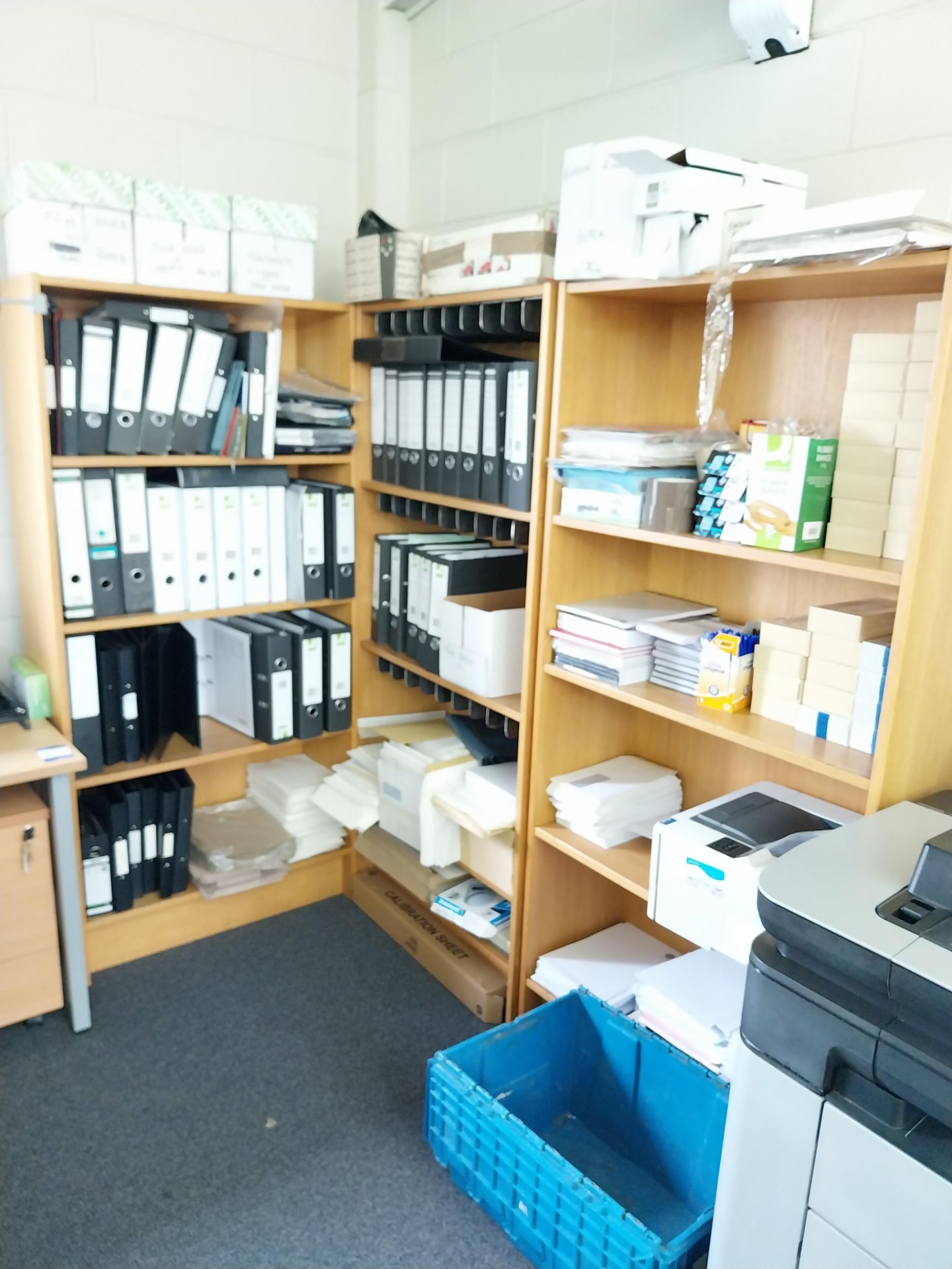 4 x oak effect bookshelves and 1 x curved topped shelving unit