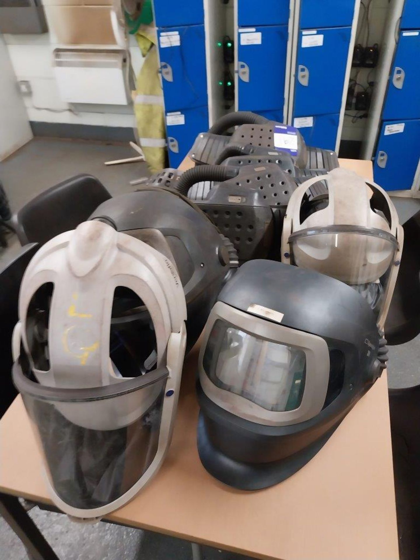 4 x 3m Adflo powered respirators, batteries and 4 masks - Image 4 of 4