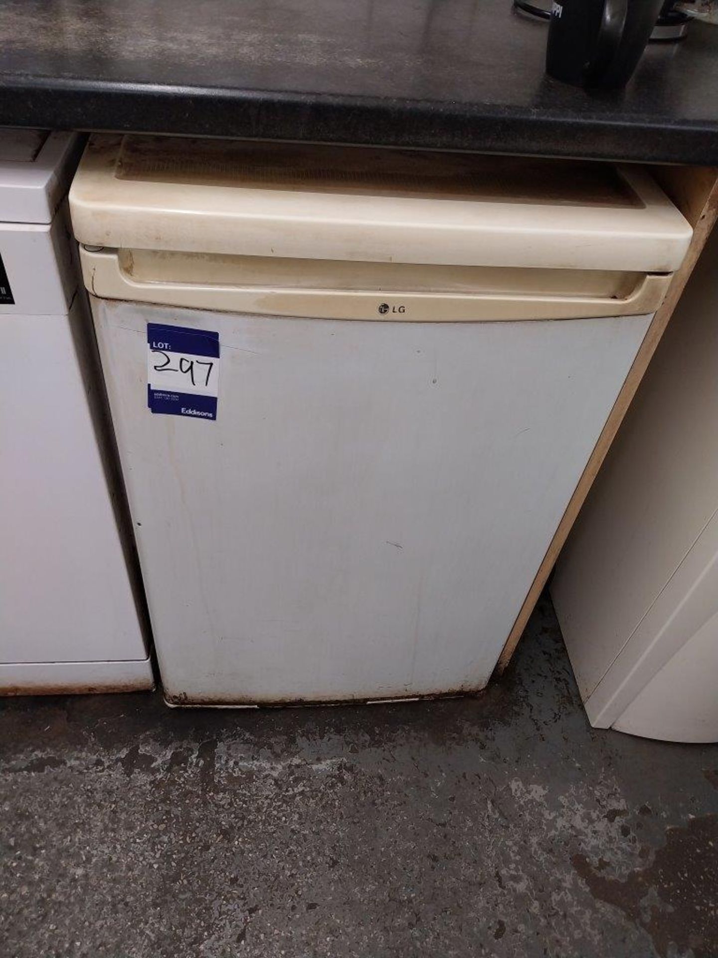 AEG and LG undercounter refrigerators - Bild 2 aus 2