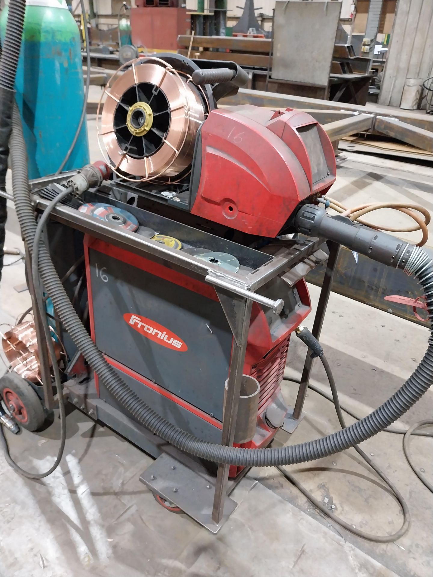 Fronius TPS400i mig welder with WF25i wire feed, Binzel FES-200 W3 extractor, torch and clamp ( - Bild 5 aus 8