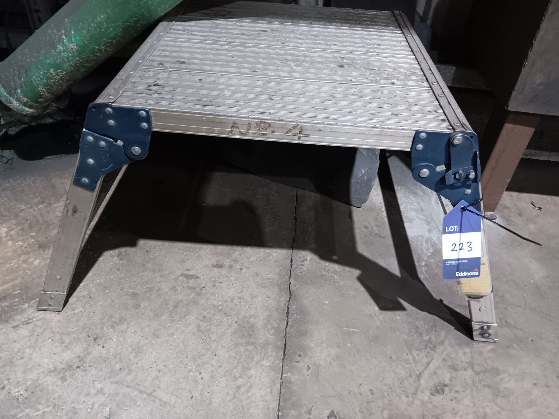 Aluminium platform step