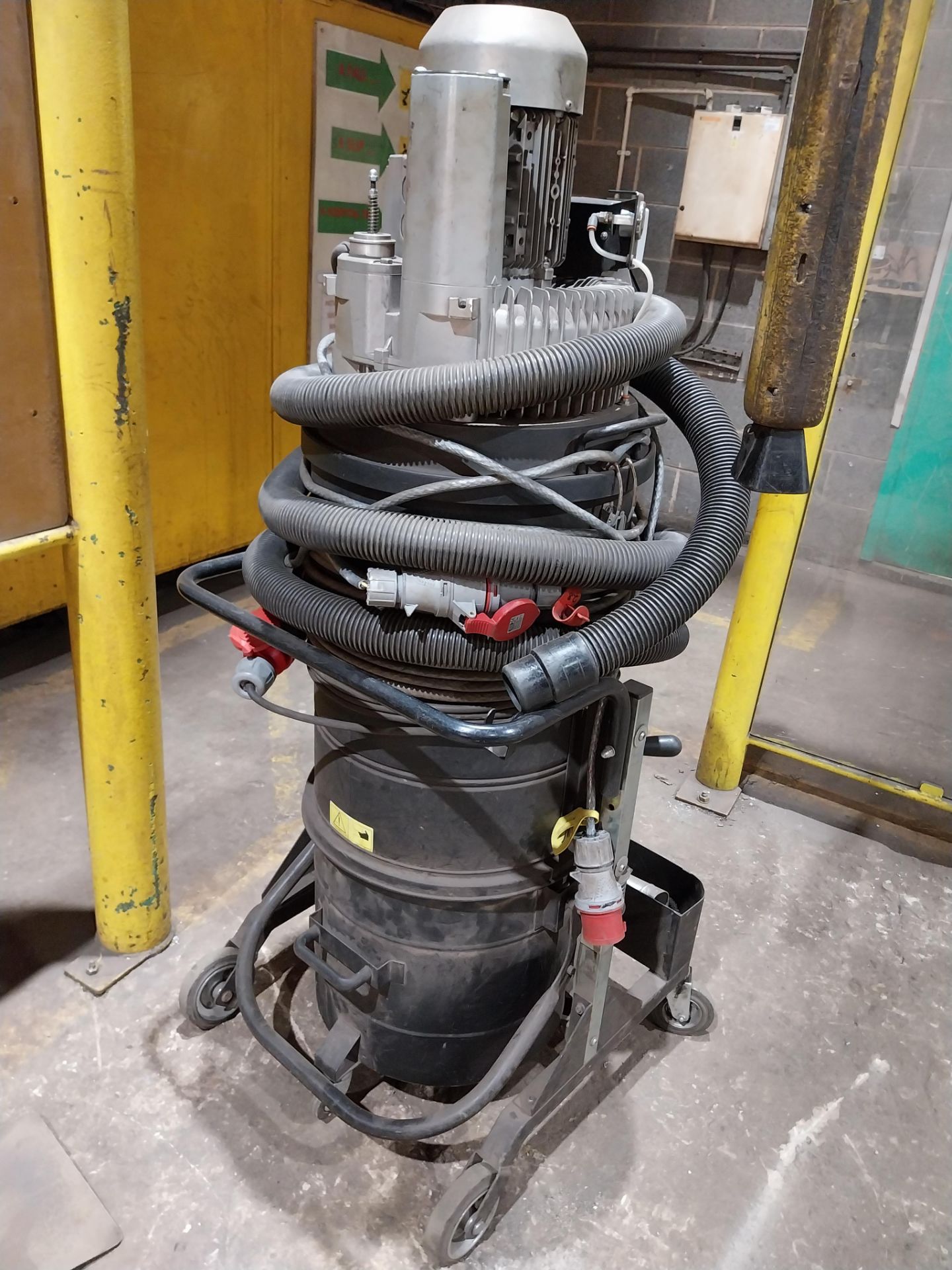 Depureco Ecobull 65 industrial vacuum cleaner 3 phase - Image 3 of 6