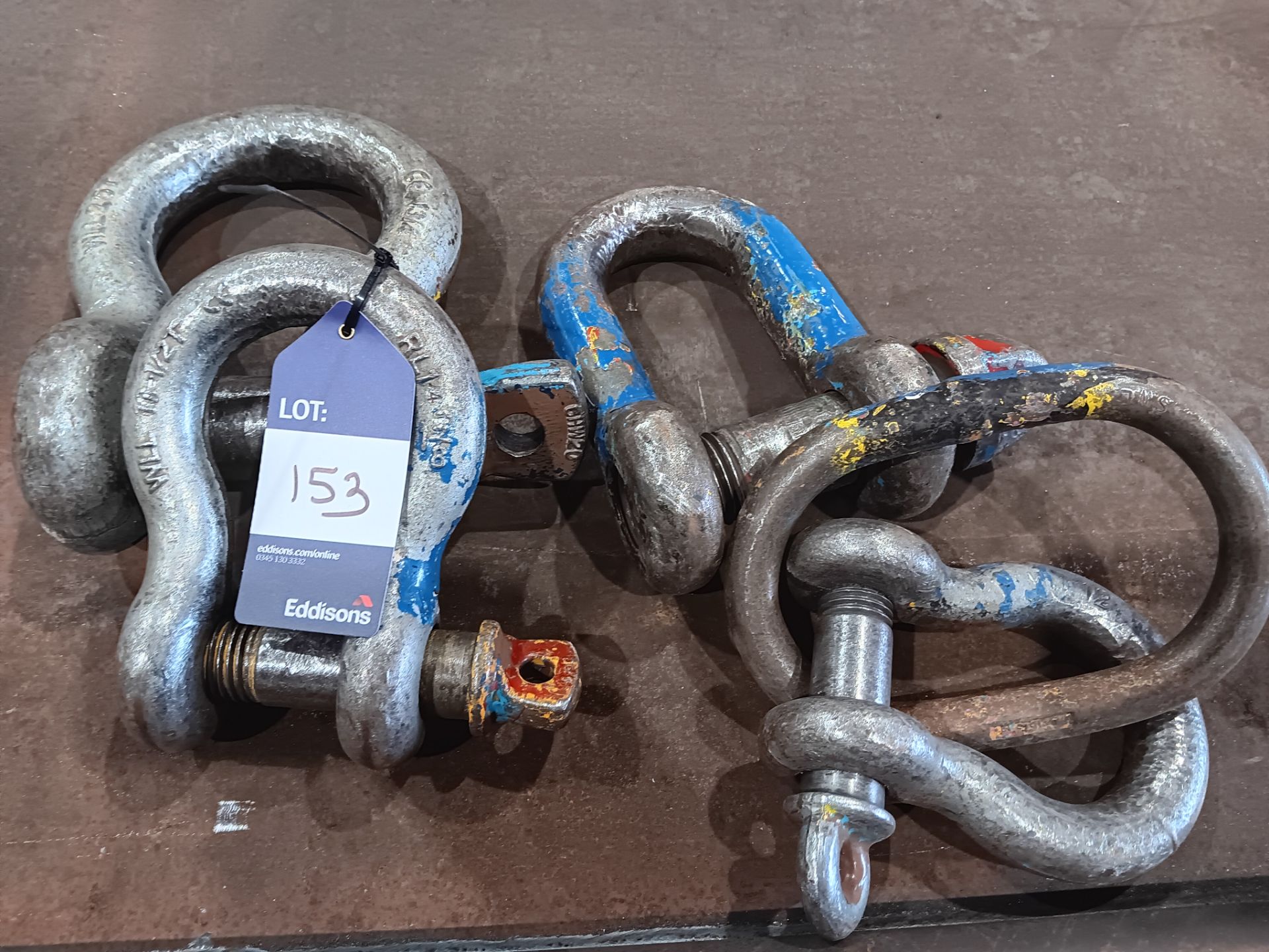 4 Various lifting shackles and ring