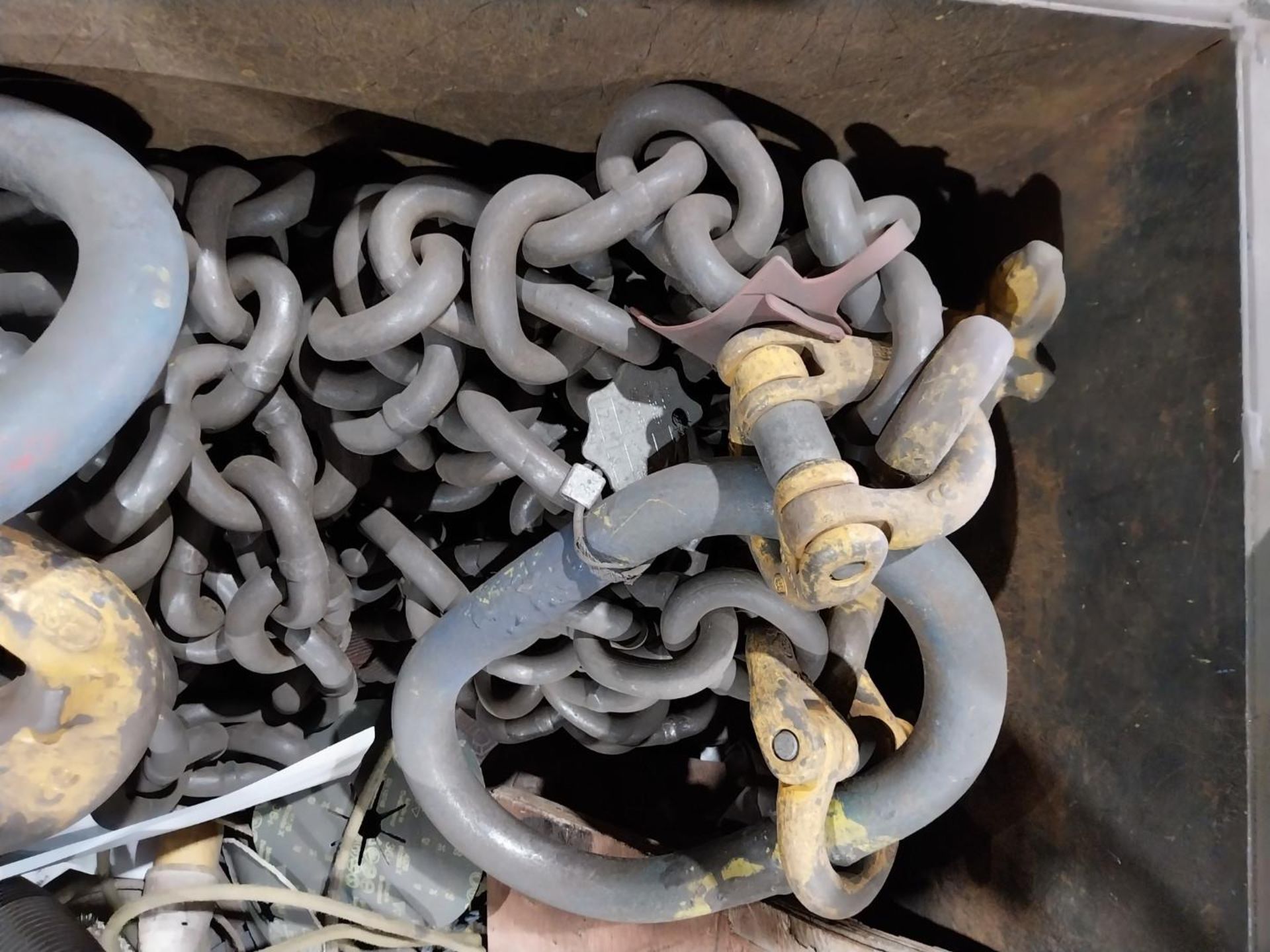 Heavy duty lifting chain and metal stillage - Image 3 of 3