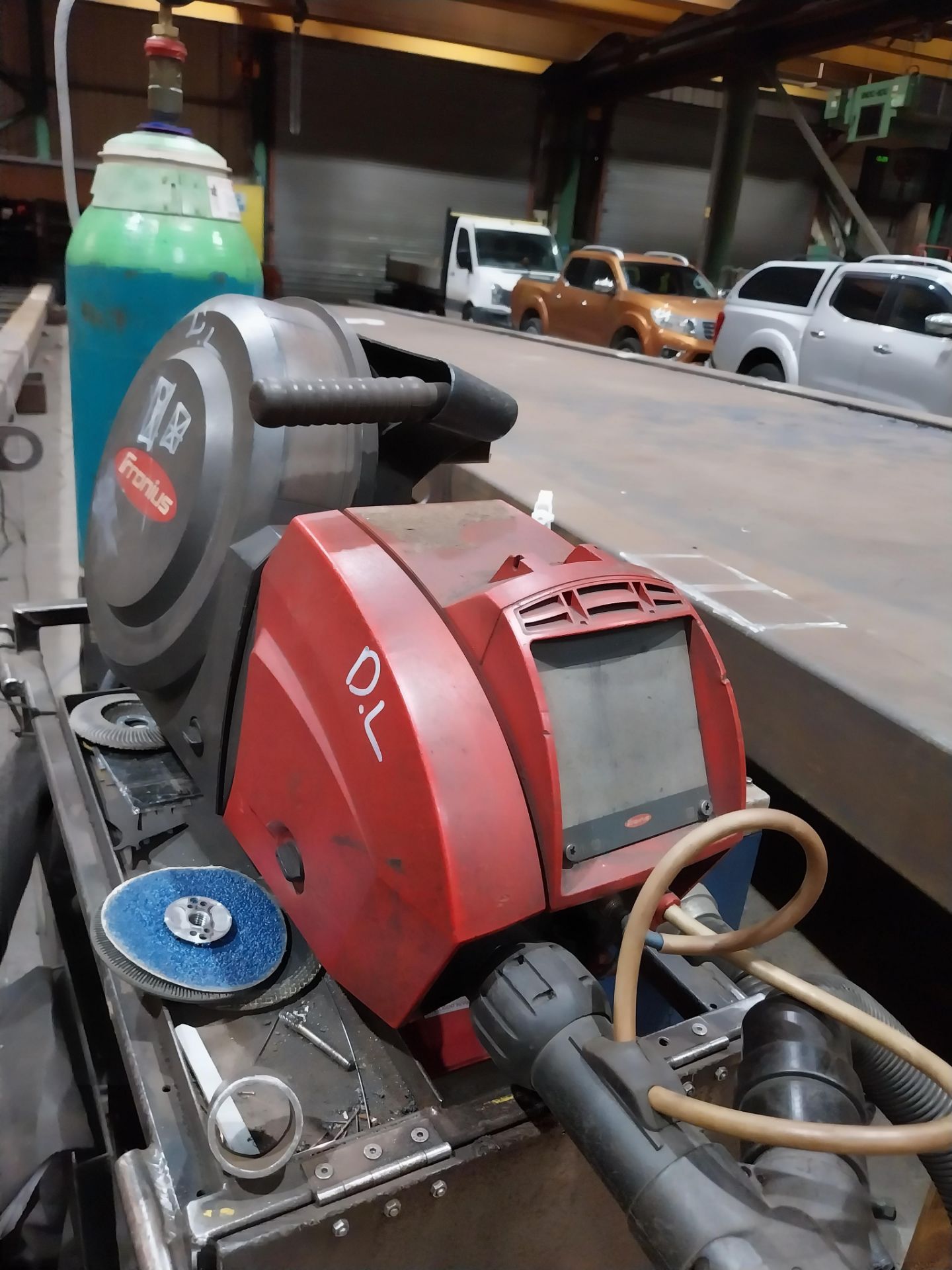 Fronius TPS400i mig welder with wire feed, Binzel FES-200 W3 extractor, torch and clamp (bottle - Image 5 of 9