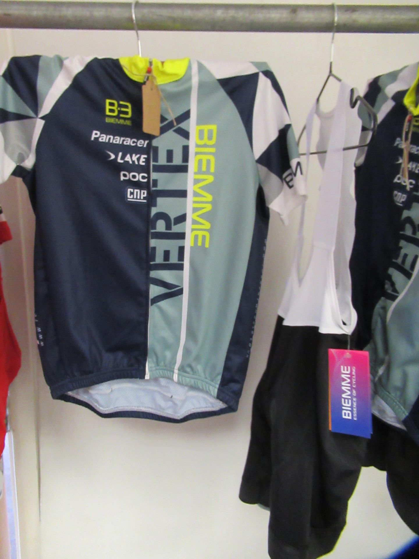 Various sizes of Childrens Cycling Clothes - Image 5 of 6