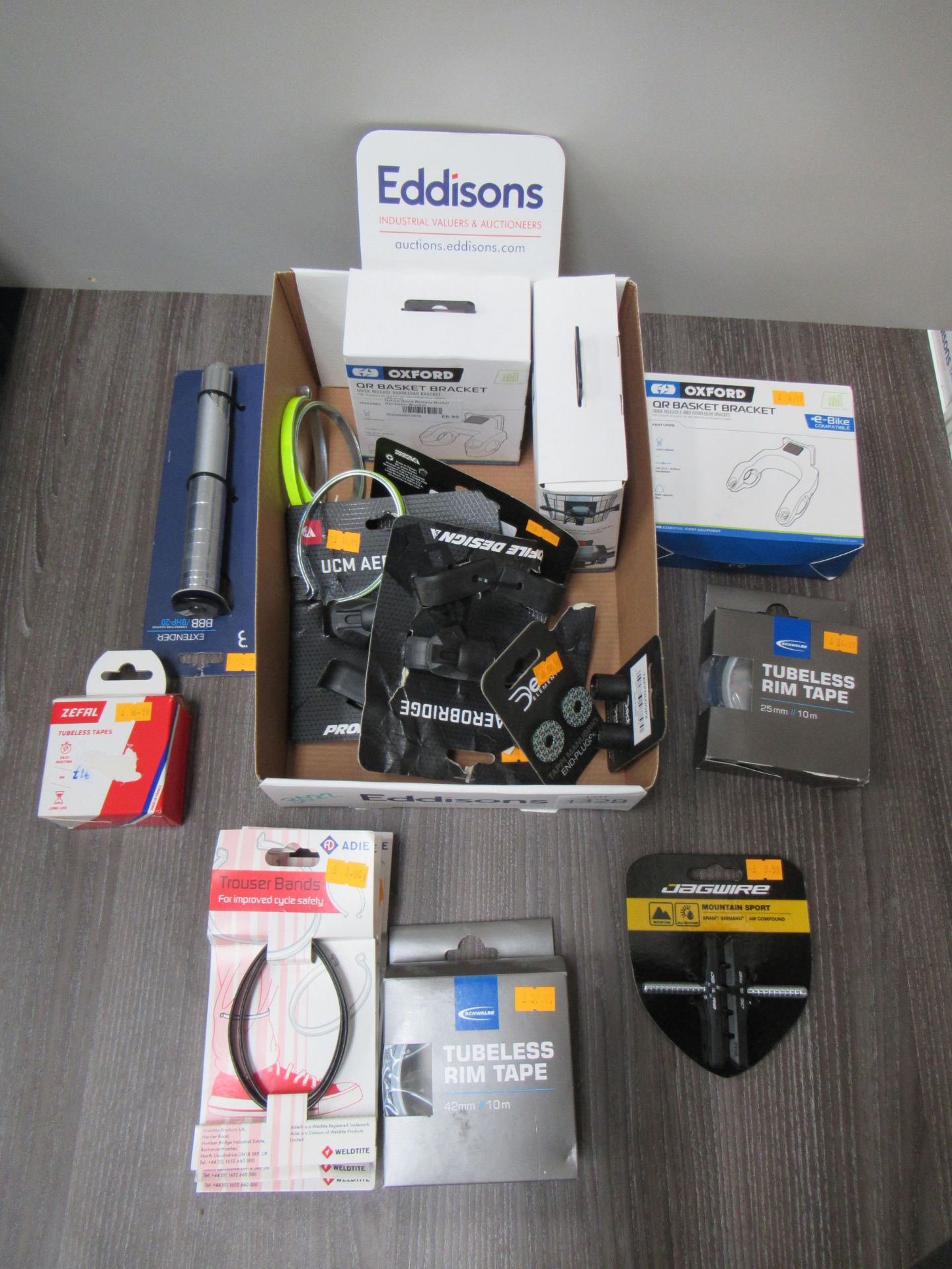2 x boxes of assorted cycling parts/accessories - Image 3 of 3