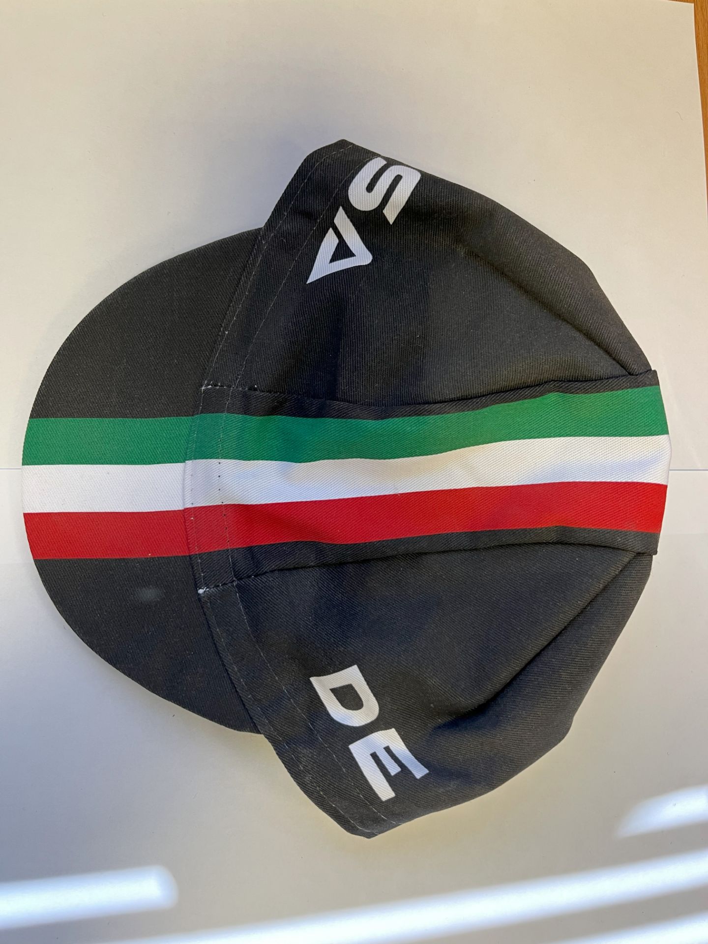 Cycling Accessories to include 4x Finish Line SnapBacks, RRP £14.99 each; 2x Supacaz Script Logo Sna - Image 15 of 24