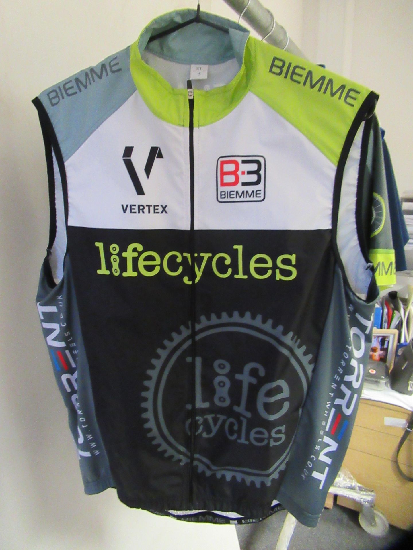 XL Male Cycling Clothes - Image 2 of 5