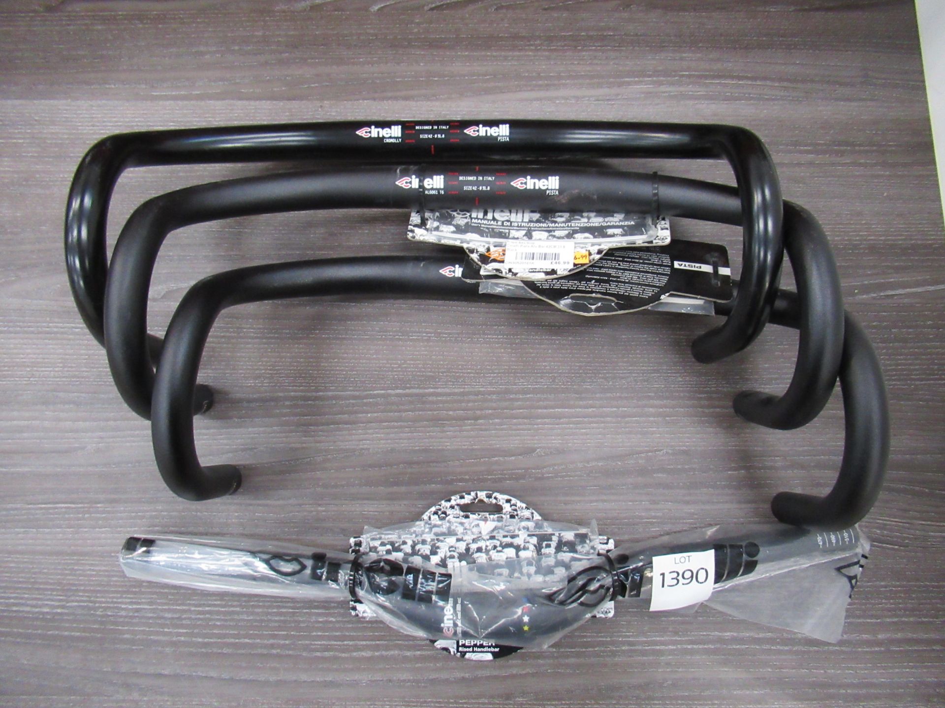 4 x Cinelli handlebars: 3 x Pista size 42 (RRP£46.99 each) and 1 x Pepper