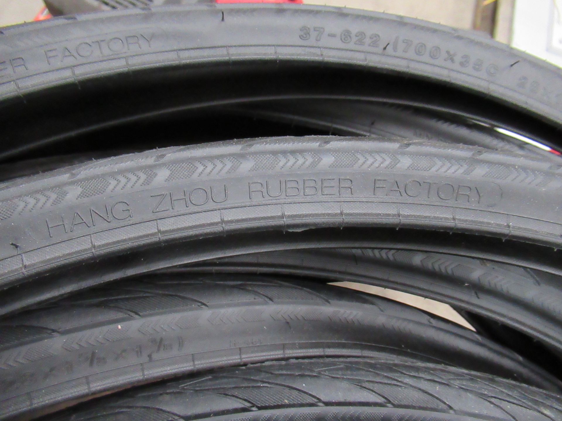 14 x Arisun Hybrid City 700x35c tyres (RRP£14.99 each) - Image 2 of 3