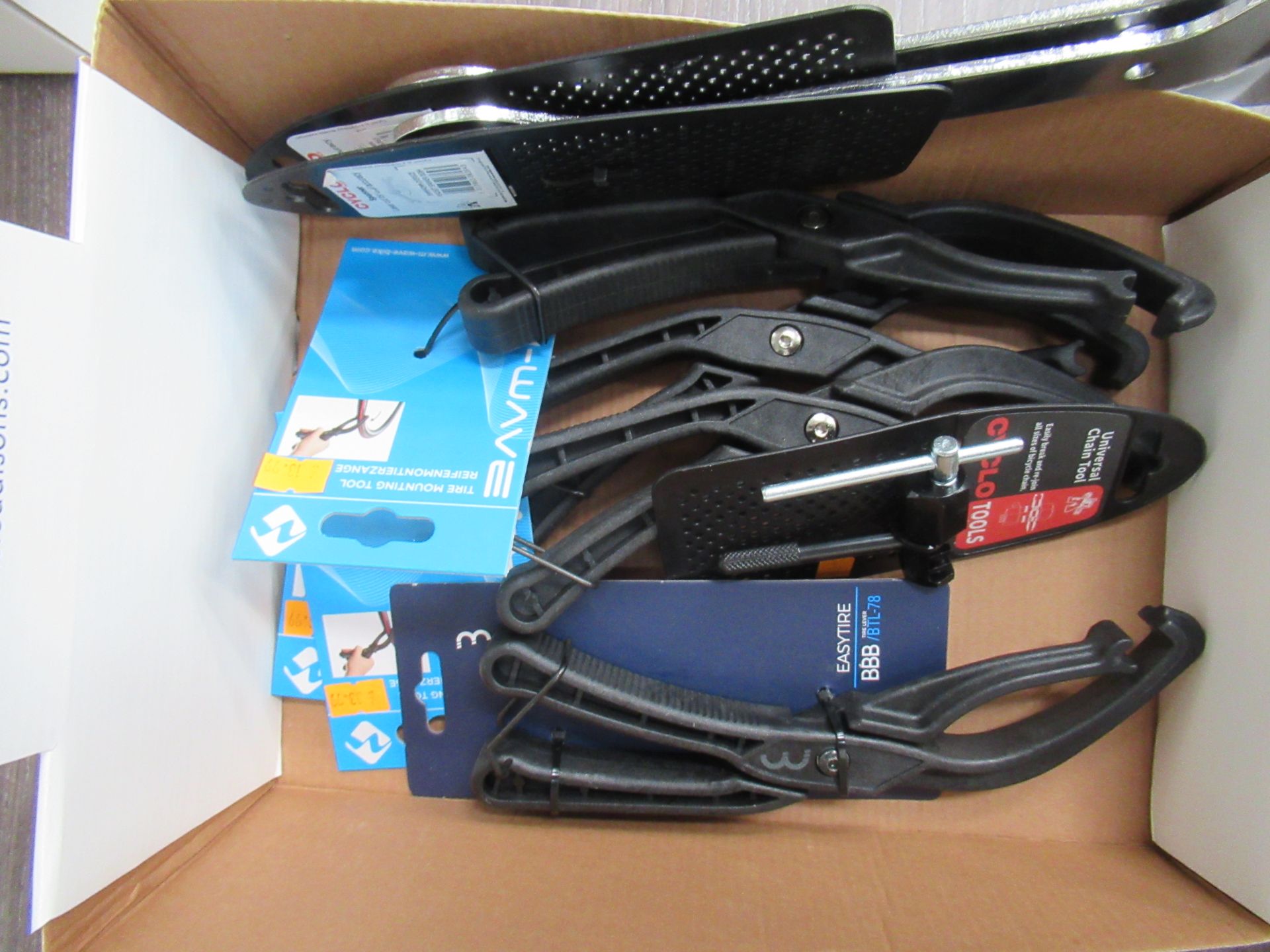 Box of assorted cycling tools to include freewheel turner, spanner's, sprocket remover, handle bar g - Image 3 of 3