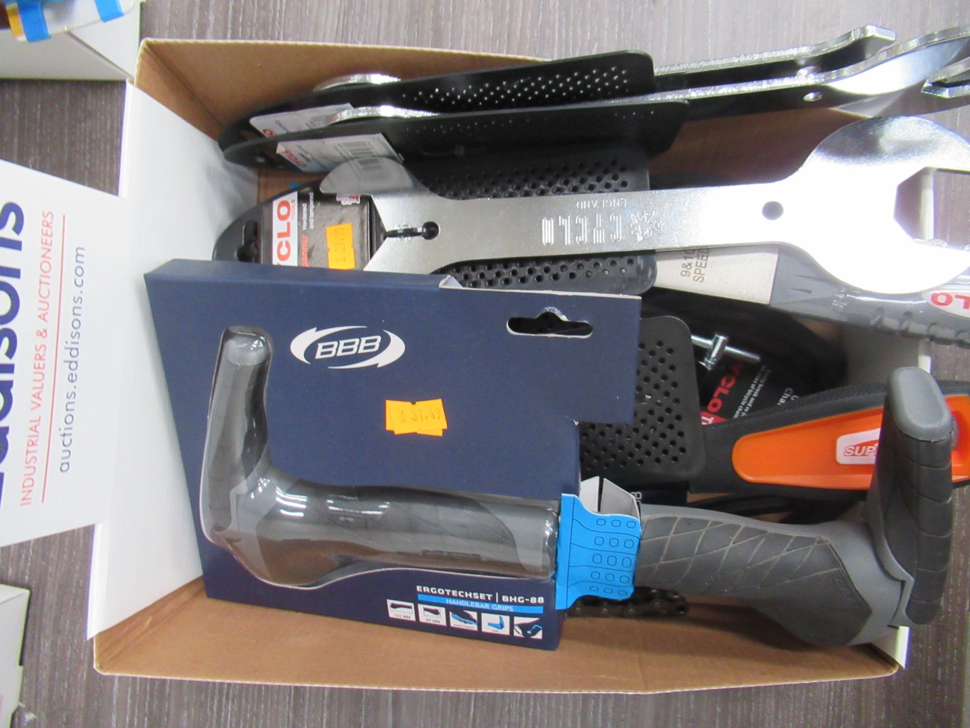 Box of assorted cycling tools to include freewheel turner, spanner's, sprocket remover, handle bar g - Image 2 of 3