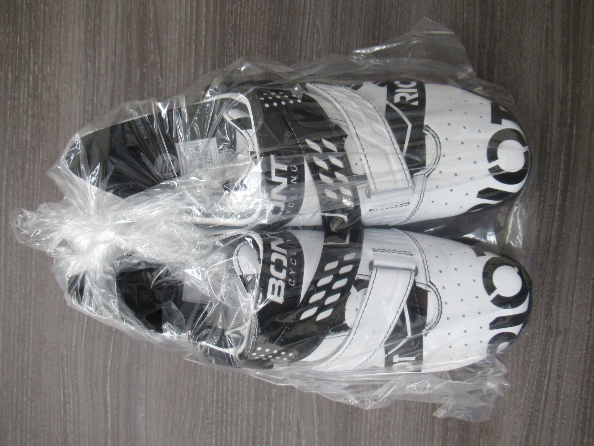 Pair of Bont Riot Buckle cycling shoes (white/black) - boxed EU size 45 (RRP£104.99)