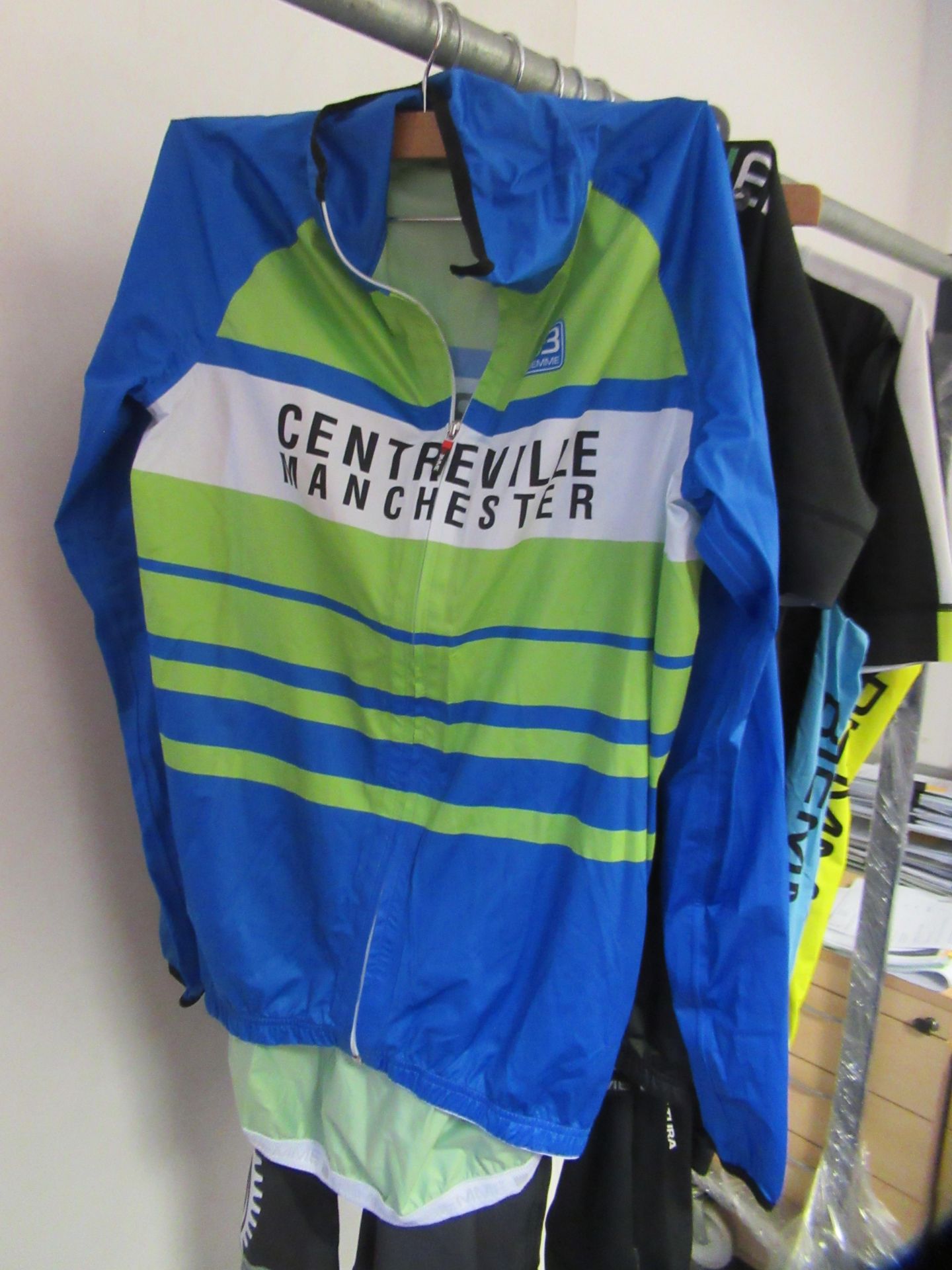 XXL Male Cycling Clothes - Image 3 of 10