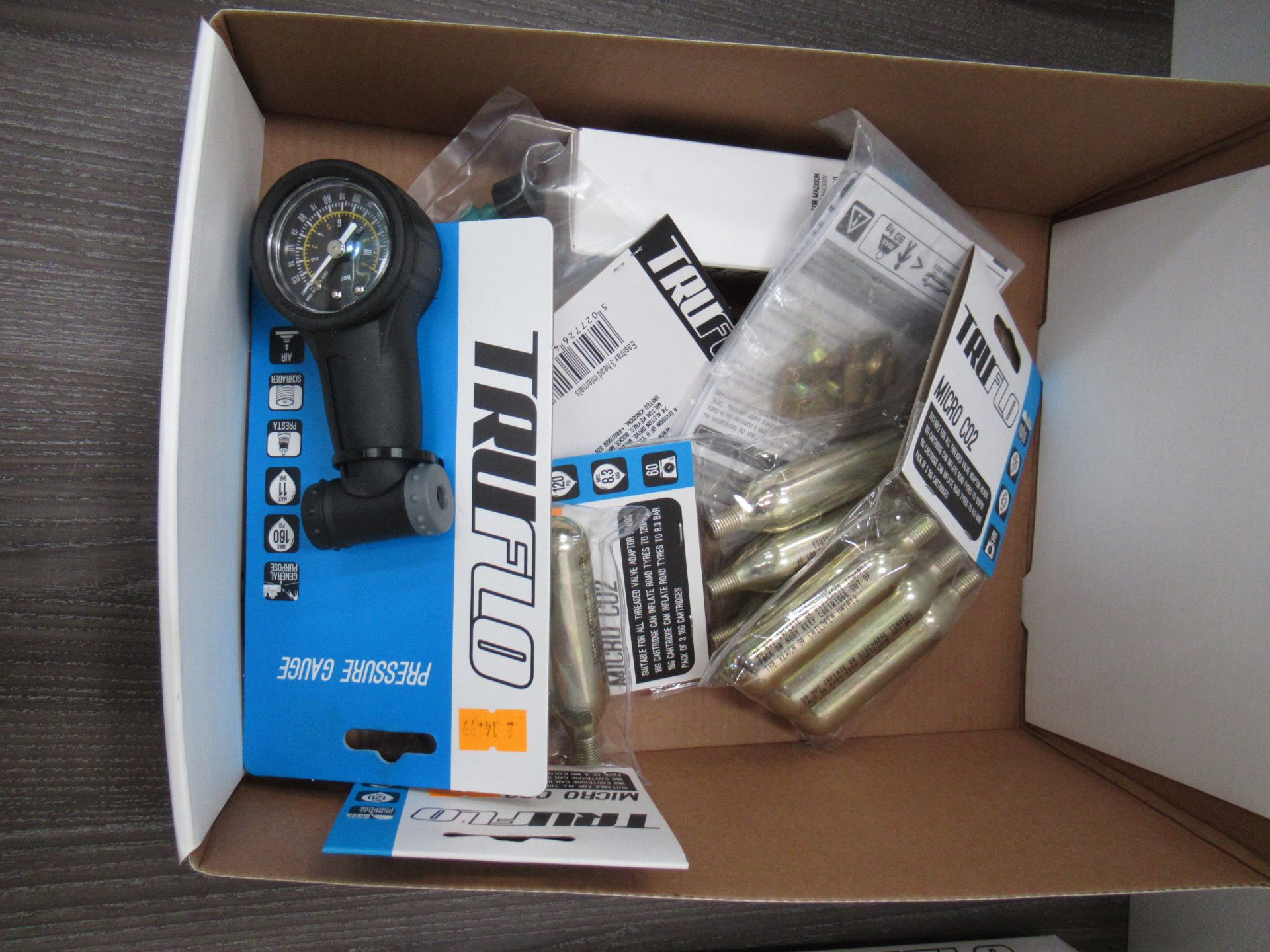 Contents of box including various pumps and CO2 cartridges (total RRP£160+) - Image 5 of 5